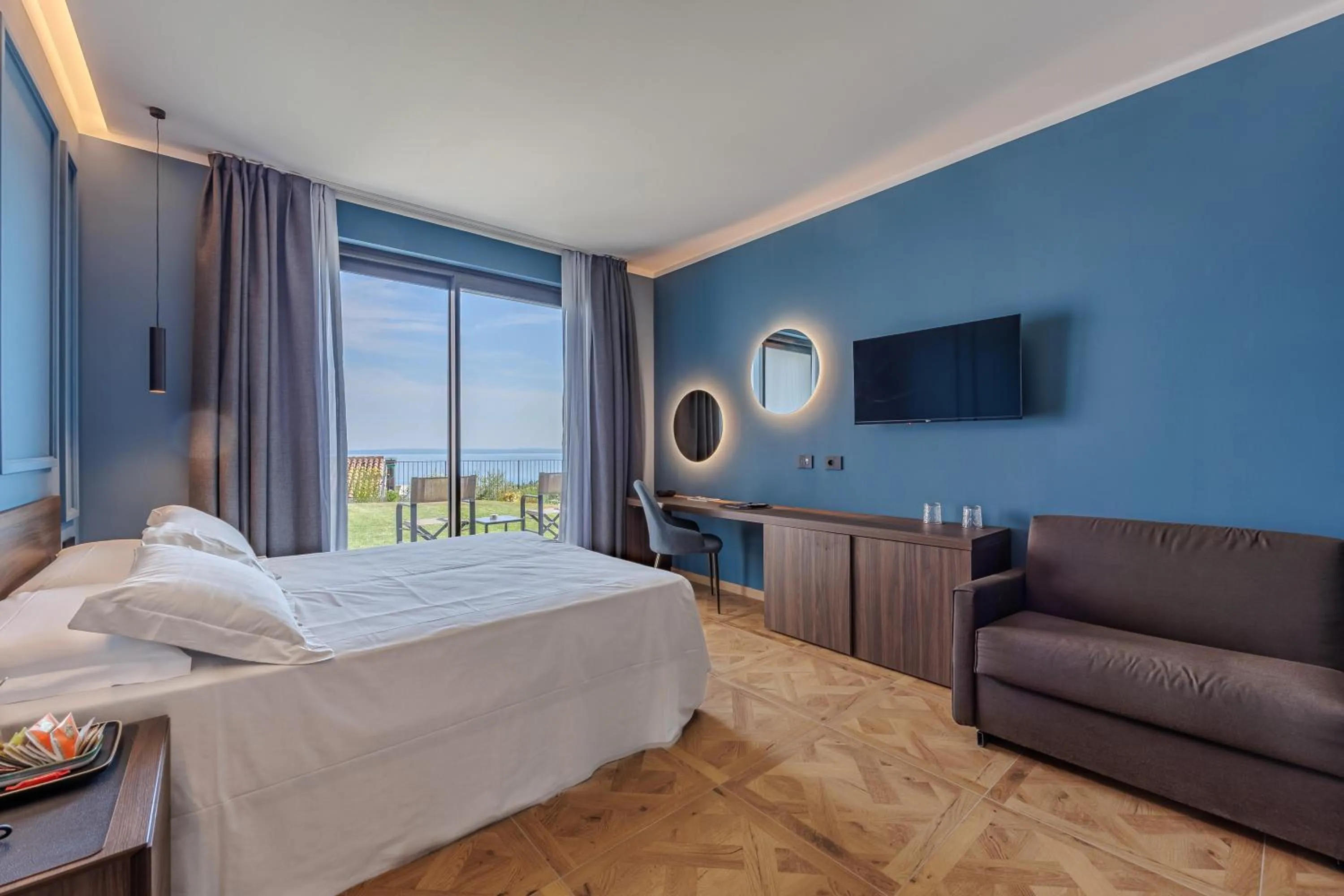 Bed in Deville & Spa