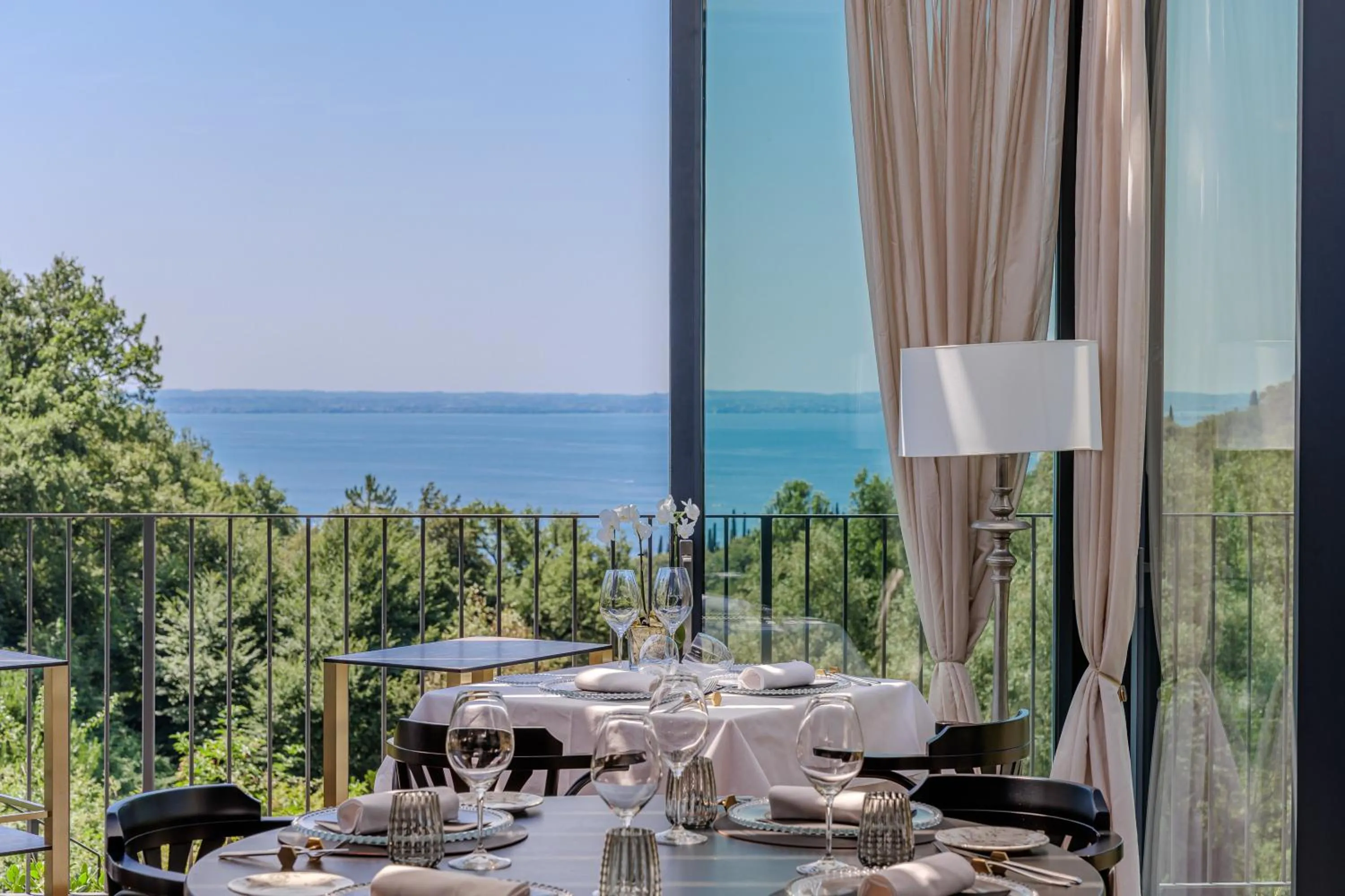 Restaurant/places to eat in Deville & Spa