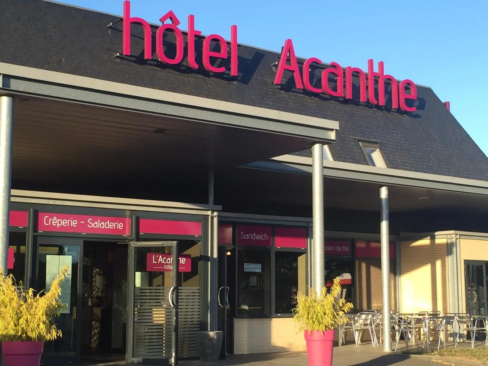 Facade/entrance in Acanthe hotel