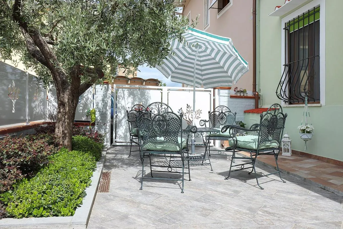 Patio in B&B Ulivo Gaio