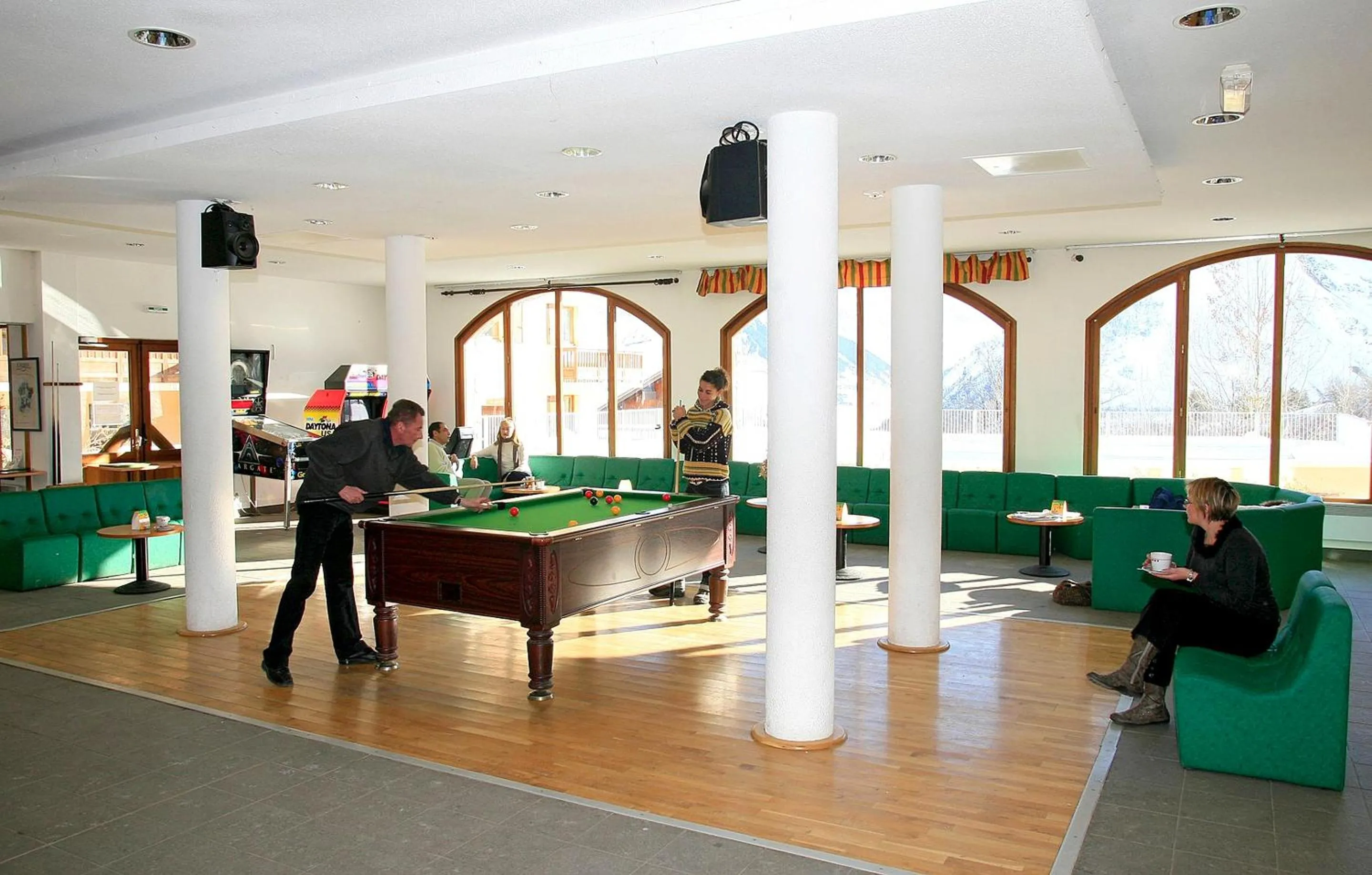 Communal lounge/ TV room in Résidence Odalys Les Sybelles