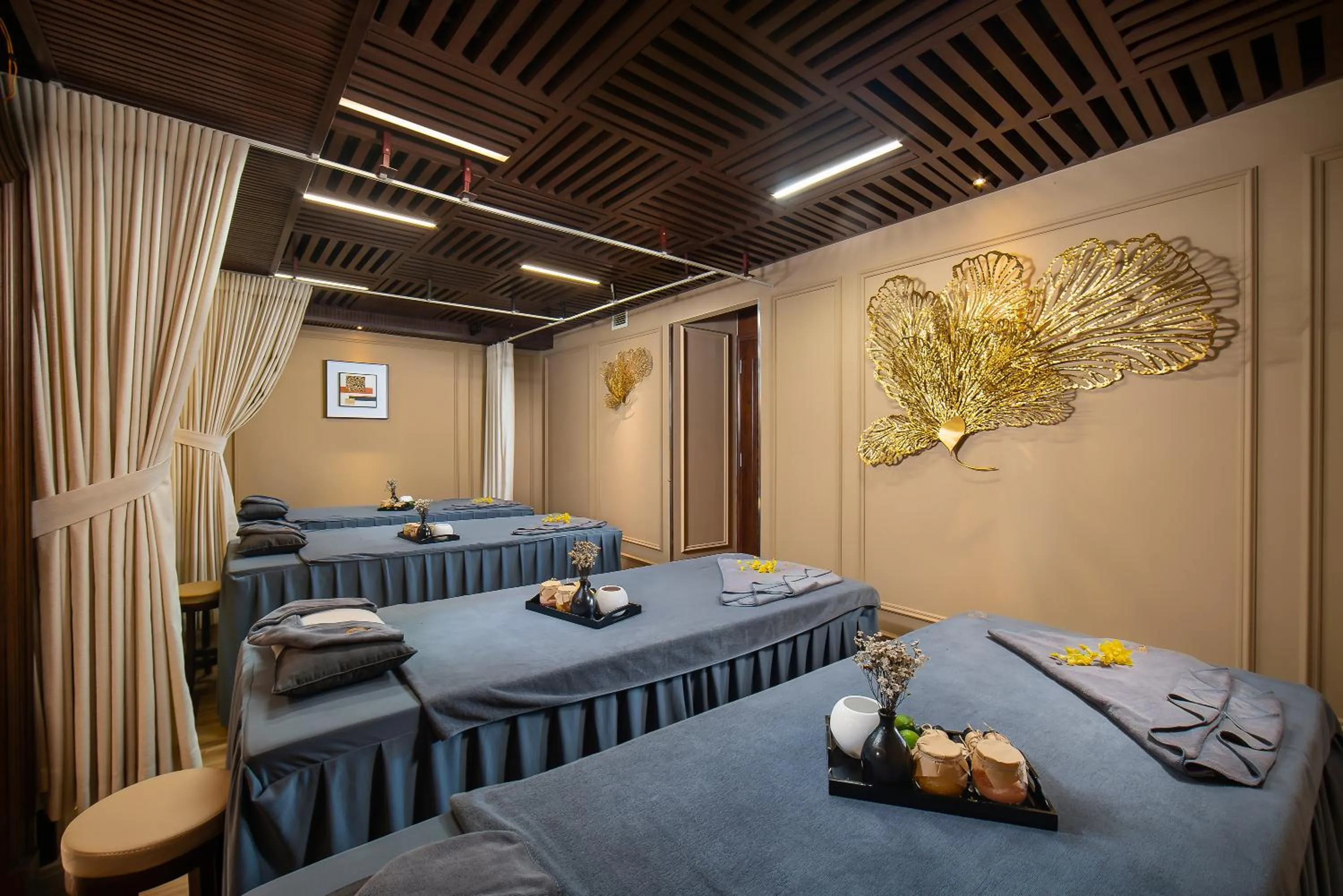 Massage, Bed in The Q Hotel