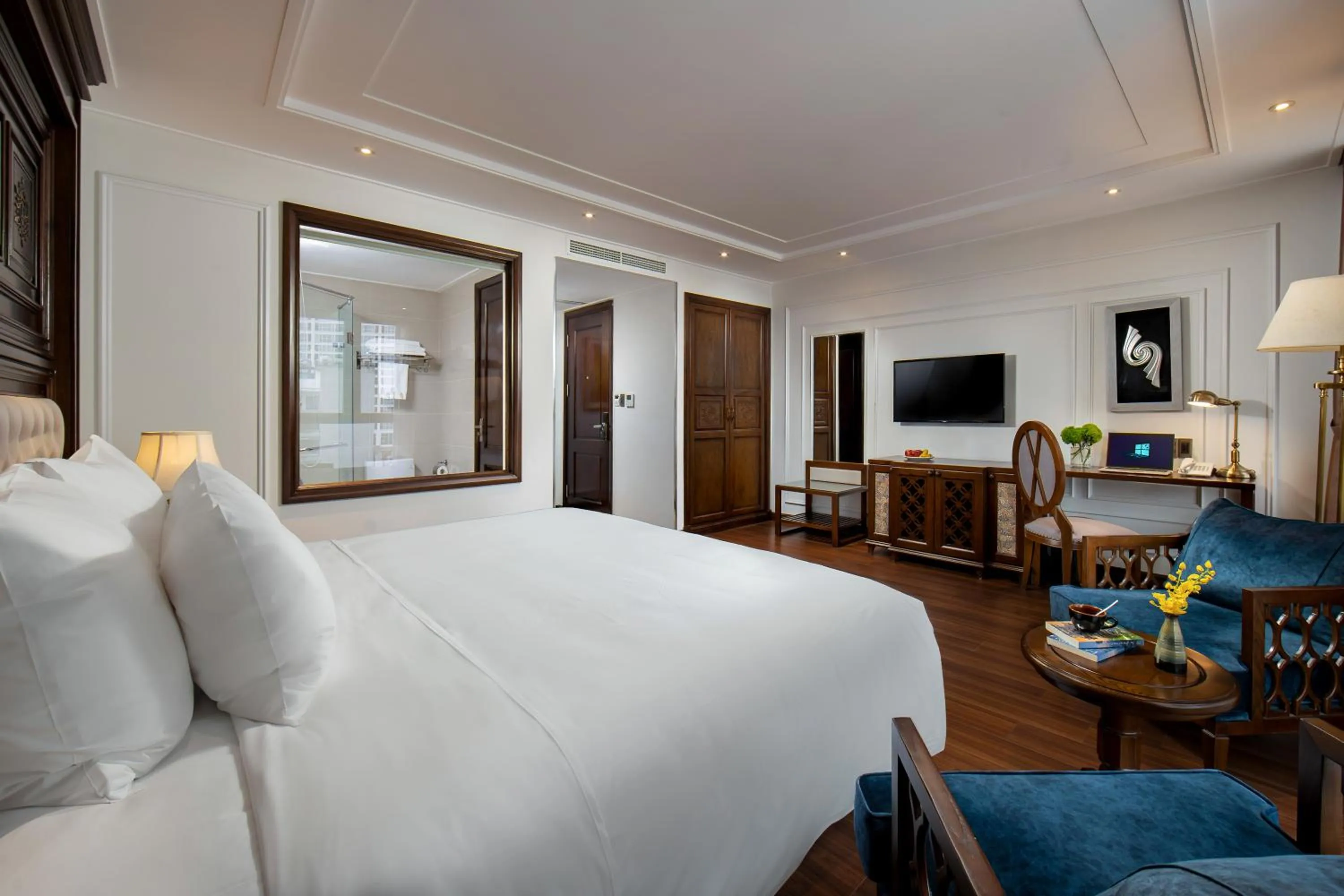 Bedroom, Bed in The Q Hotel