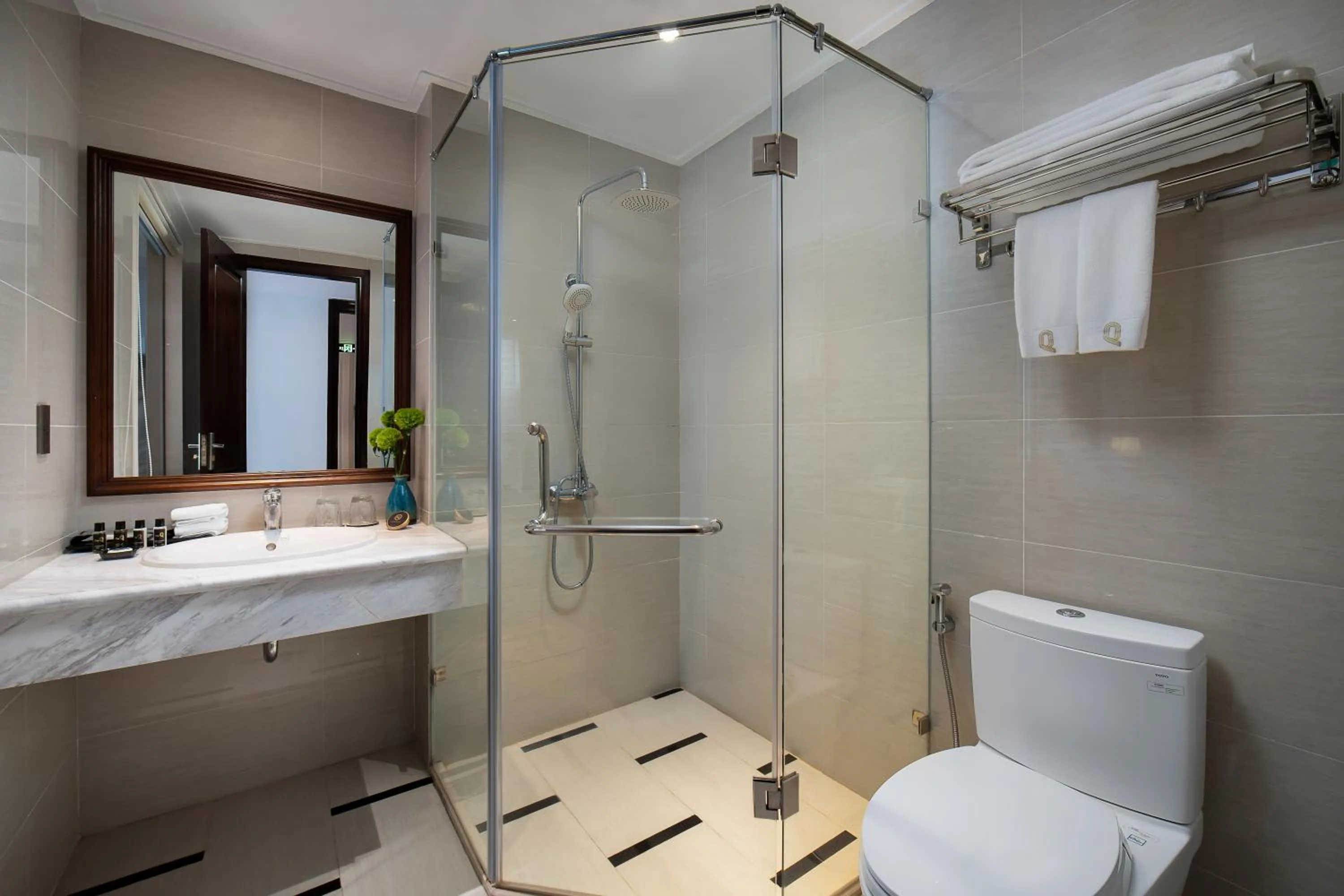 Shower in The Q Hotel