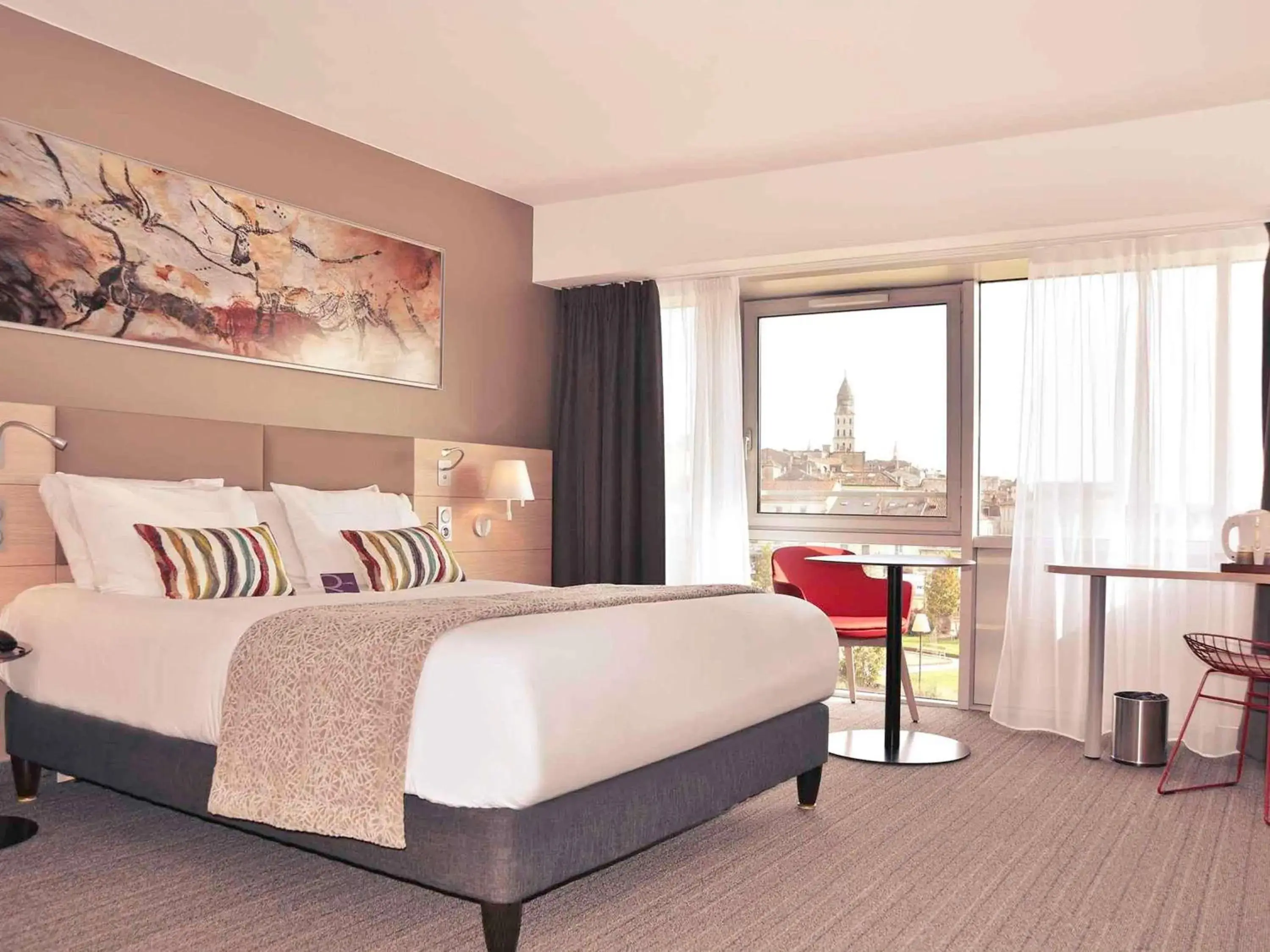 Property building, Bed in Mercure Périgueux Centre Historique Property building, Bed in Mercure Périgueux Centre Historique