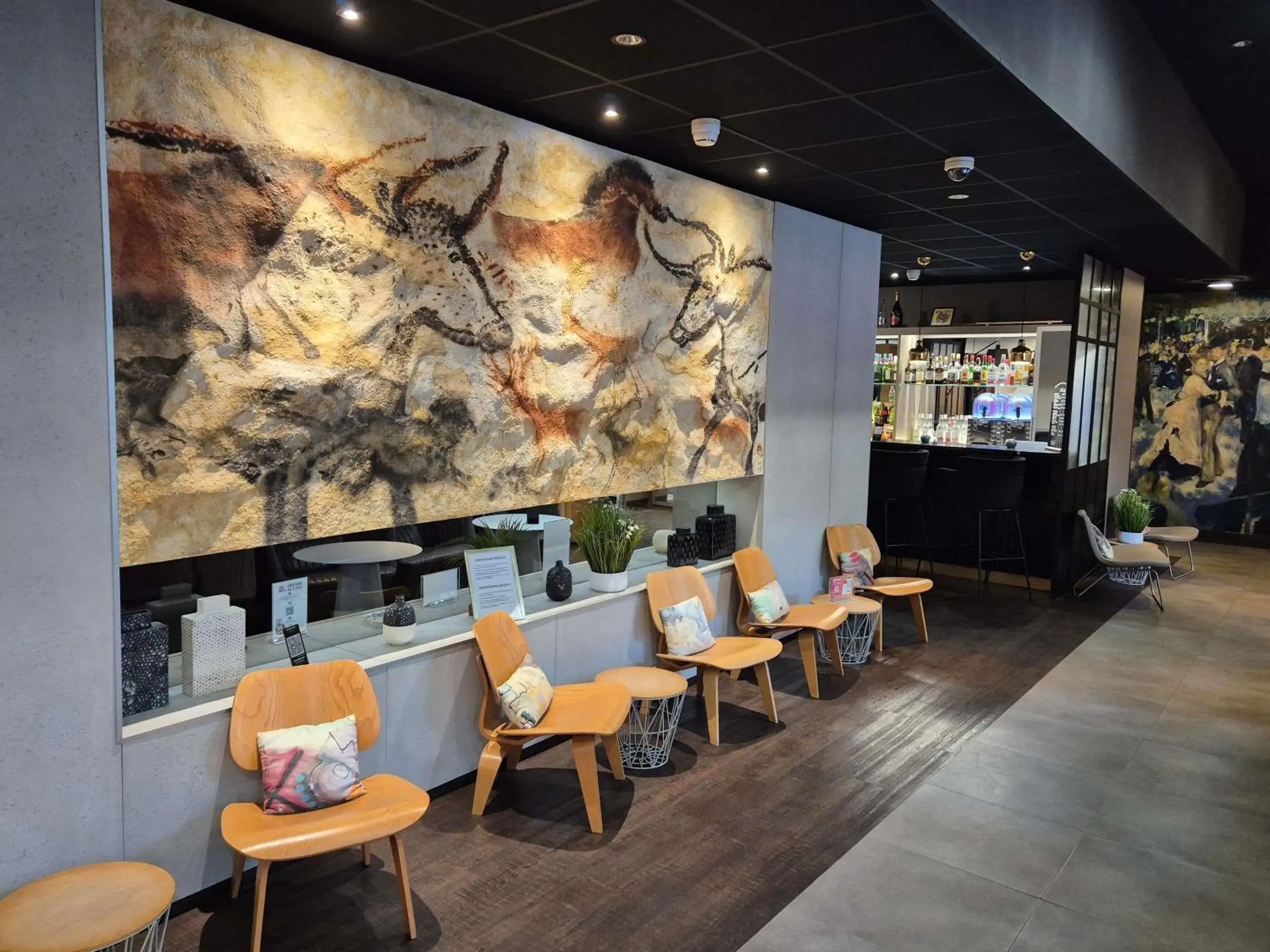 Lounge or bar in Mercure Périgueux Centre Historique Lounge or bar in Mercure Périgueux Centre Historique