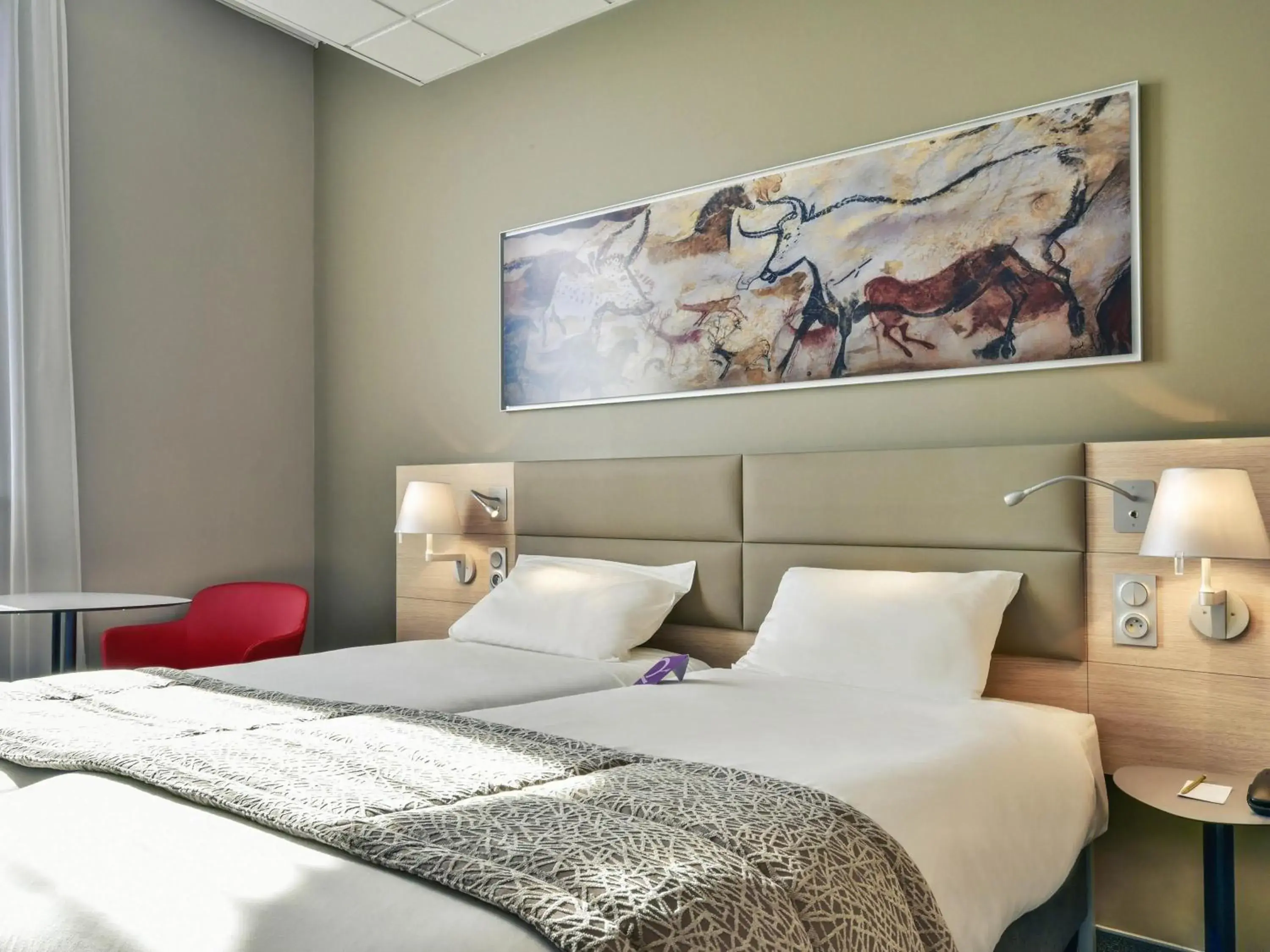 Bedroom, Bed in Mercure Périgueux Centre Historique Bedroom, Bed in Mercure Périgueux Centre Historique