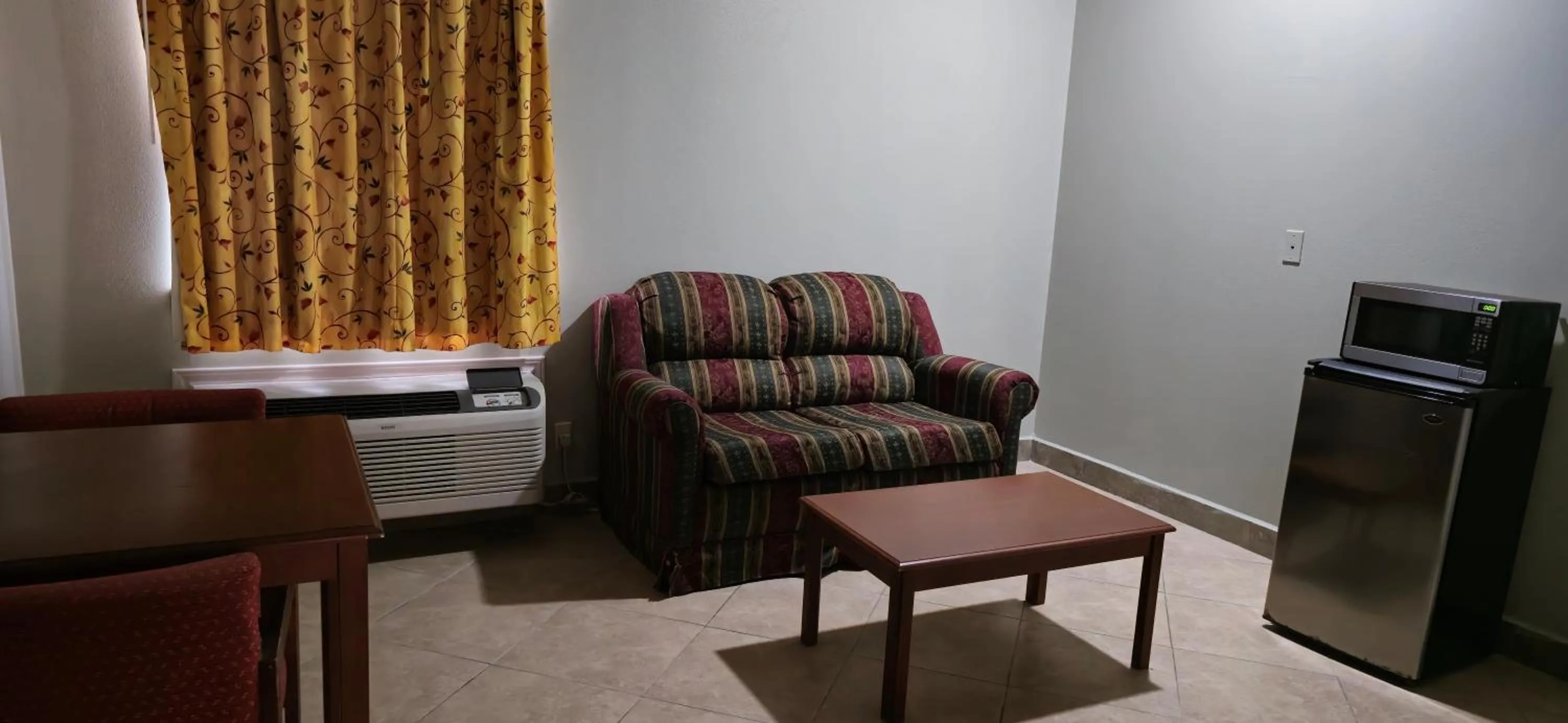 Living room in Texas Inn and Suites RGV