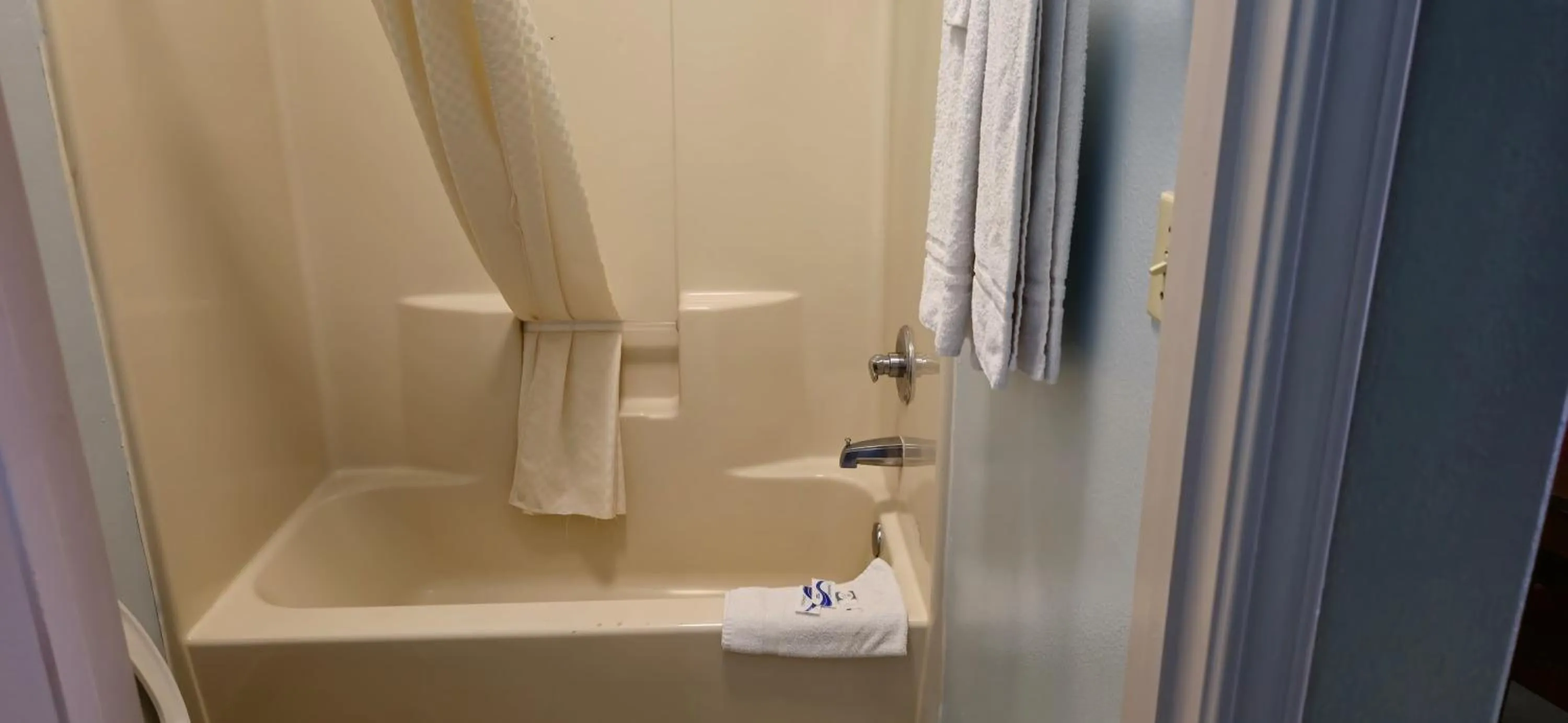 Shower in Texas Inn and Suites RGV