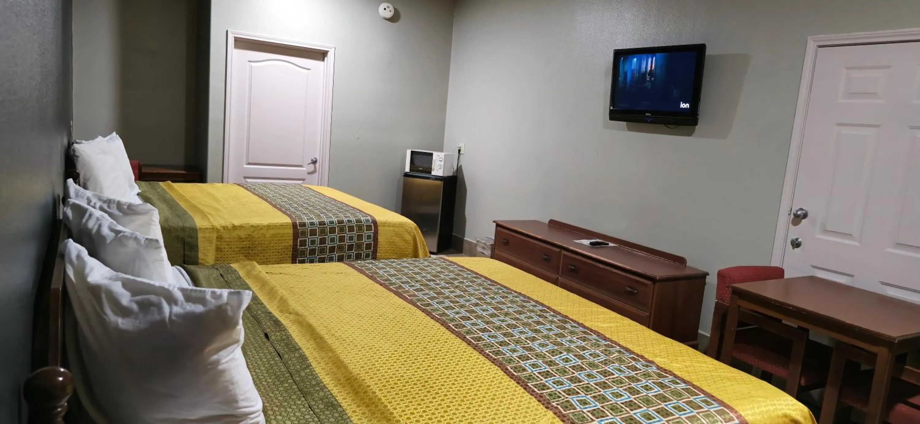 Bed in Texas Inn and Suites RGV