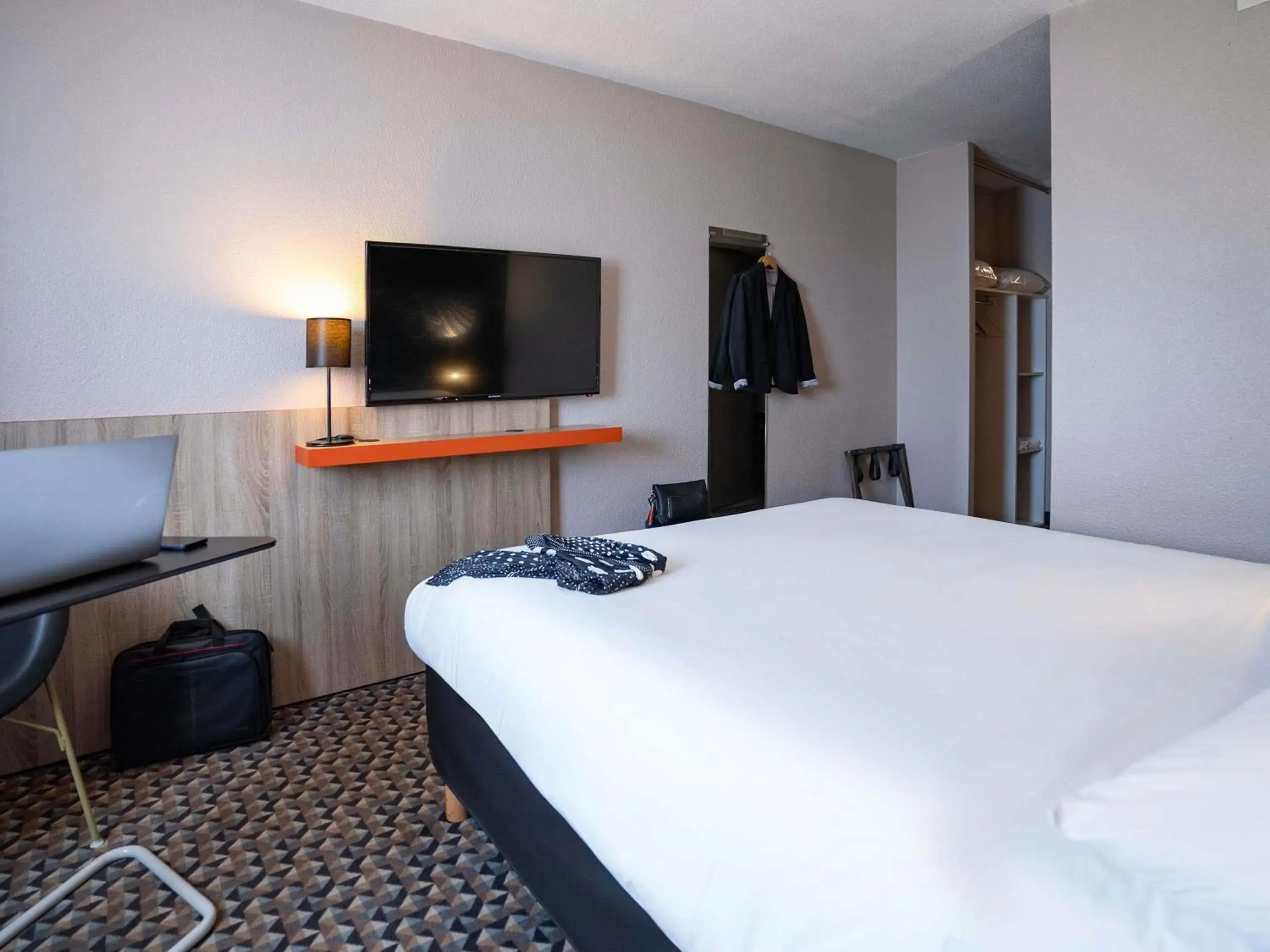 Bedroom, Bed in Ibis Styles Cognac Bedroom, Bed in Ibis Styles Cognac