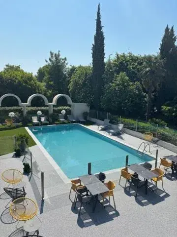 Swimming pool in Ibis Styles Cognac Swimming pool in Ibis Styles Cognac