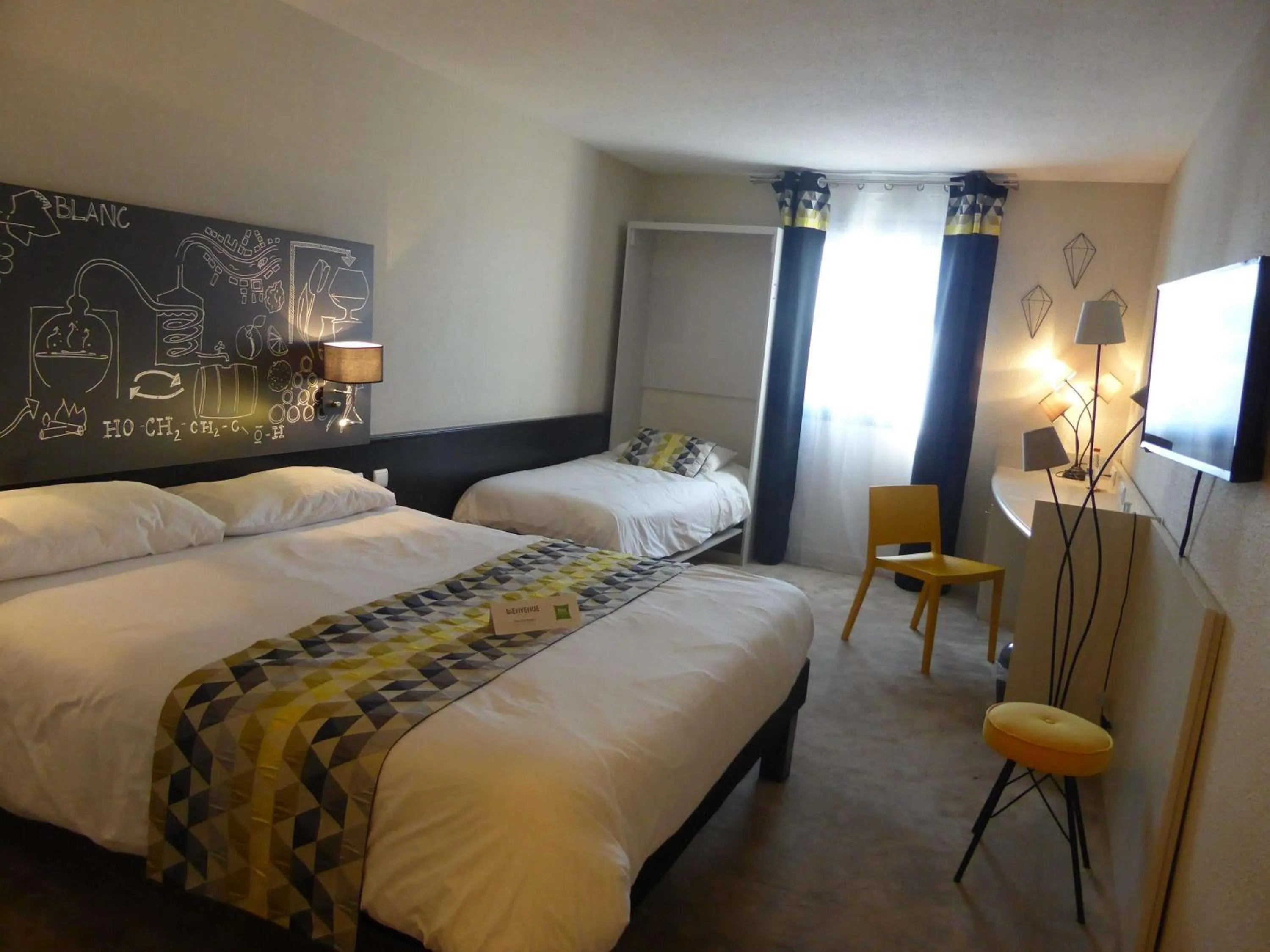 Bedroom, Bed in Ibis Styles Cognac