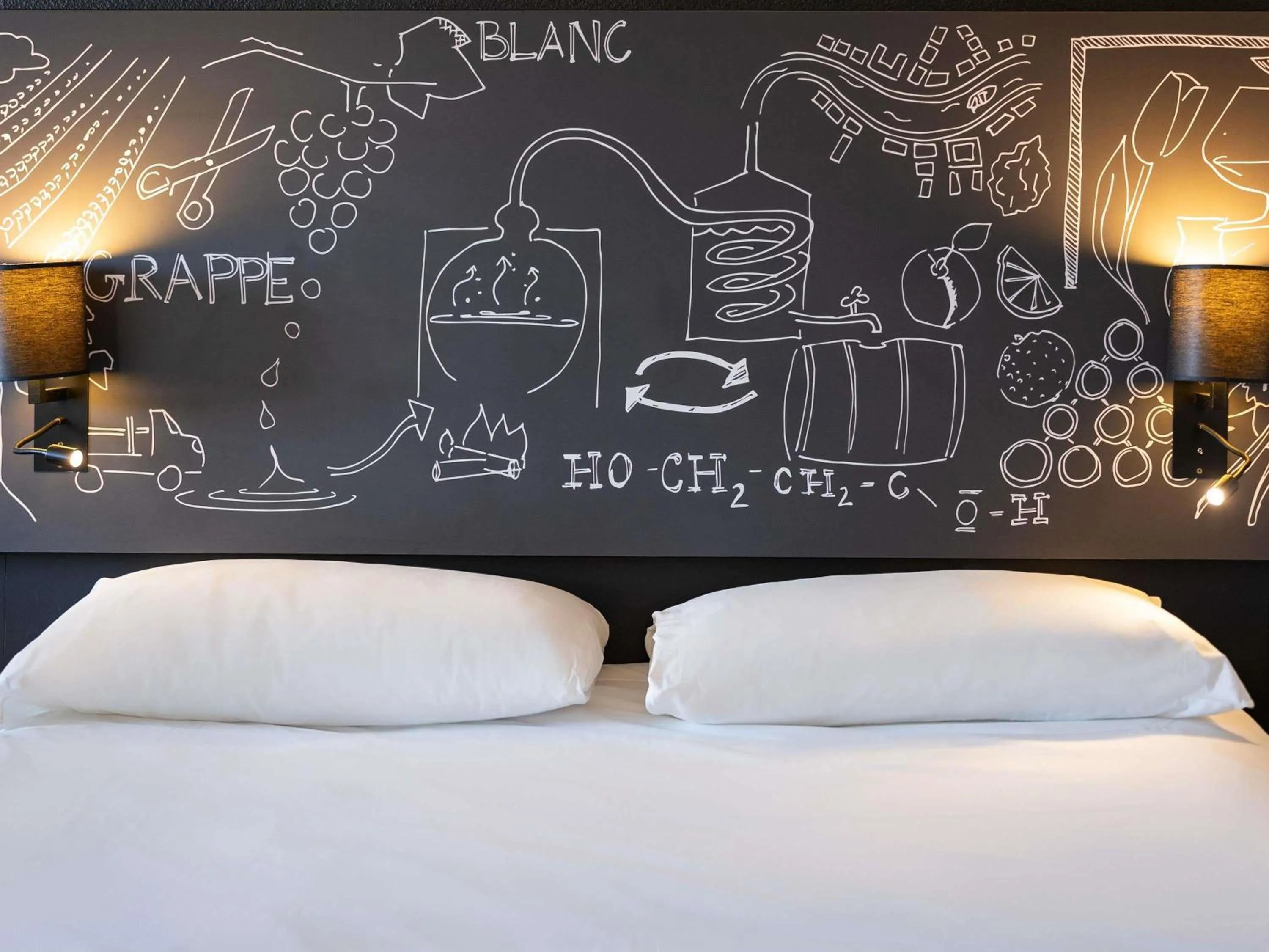 Bedroom, Bed in Ibis Styles Cognac