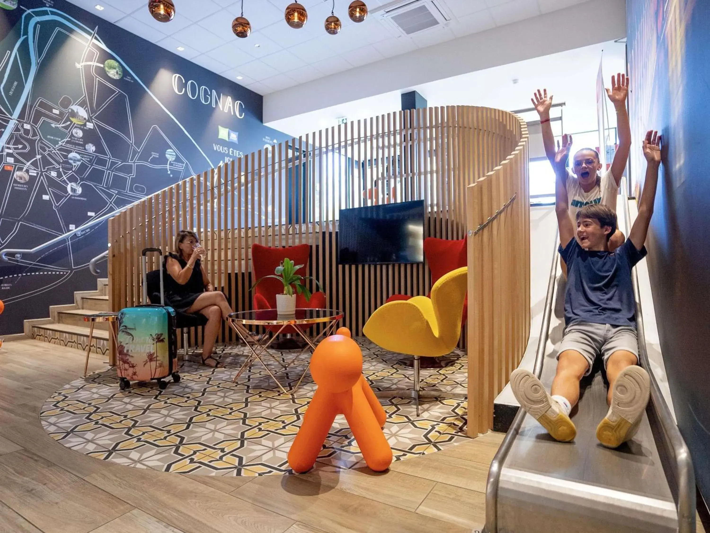 Lounge or bar in Ibis Styles Cognac Lounge or bar in Ibis Styles Cognac