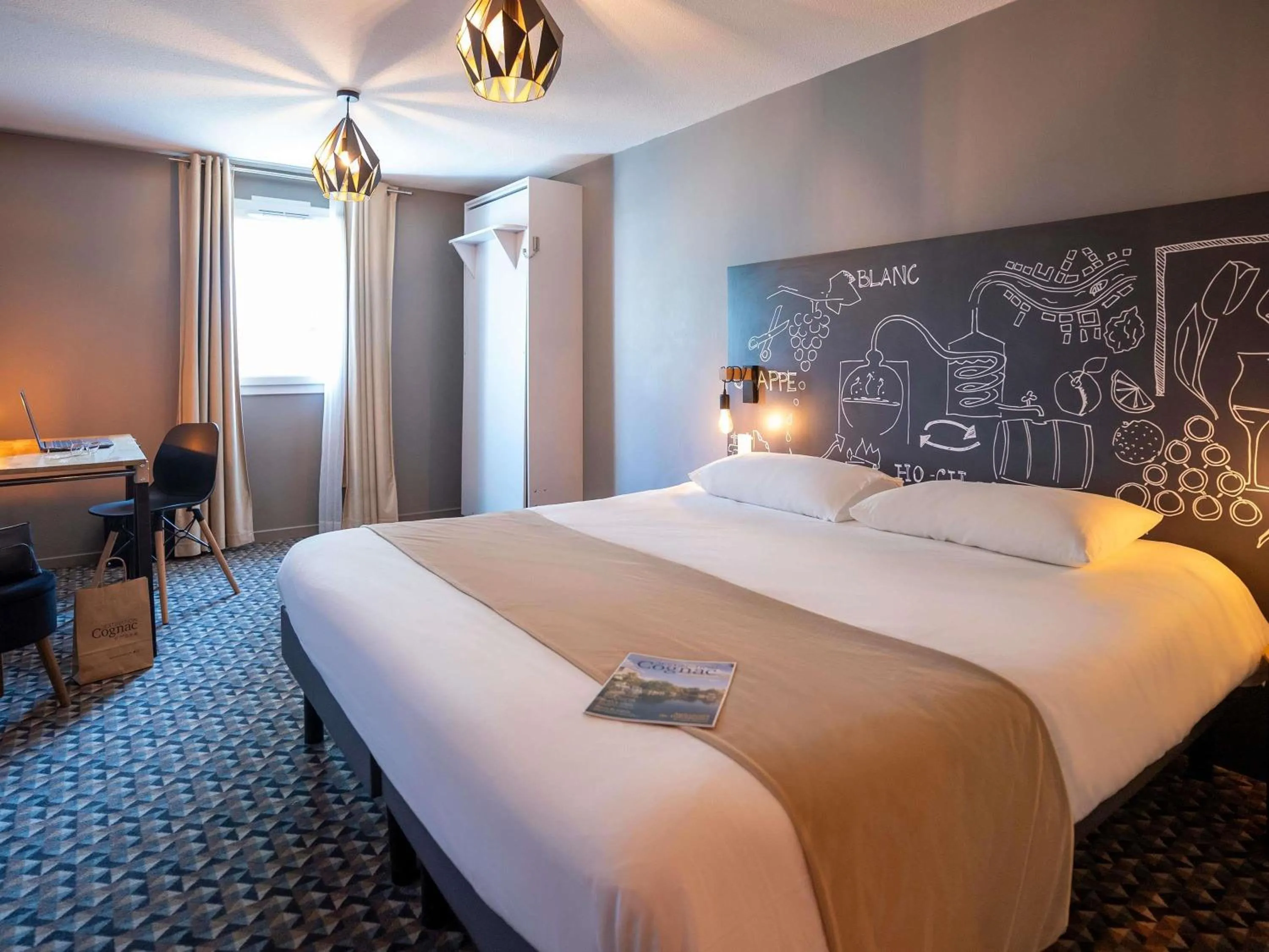 Bedroom, Bed in Ibis Styles Cognac