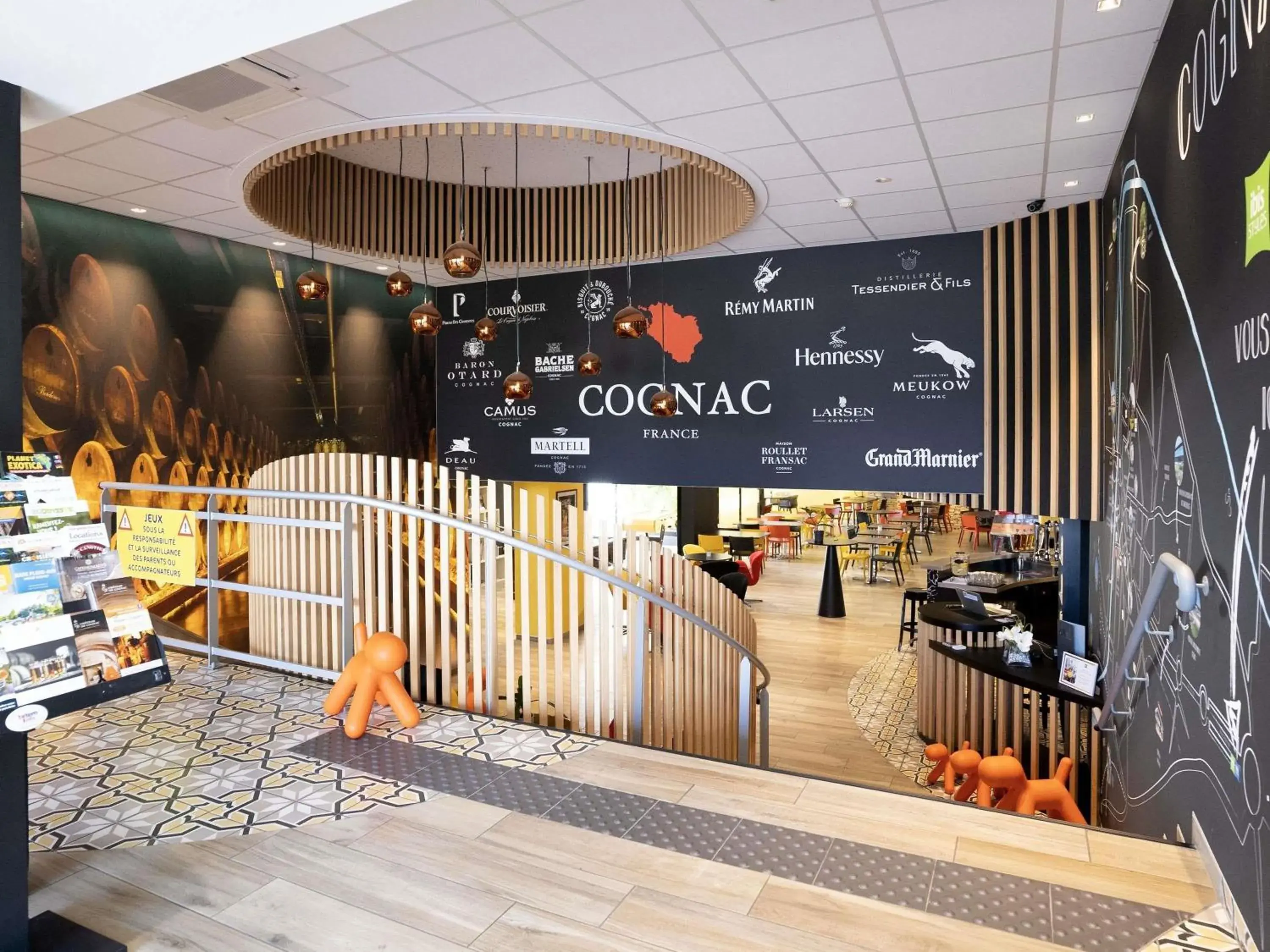 Lounge or bar in Ibis Styles Cognac Lounge or bar in Ibis Styles Cognac