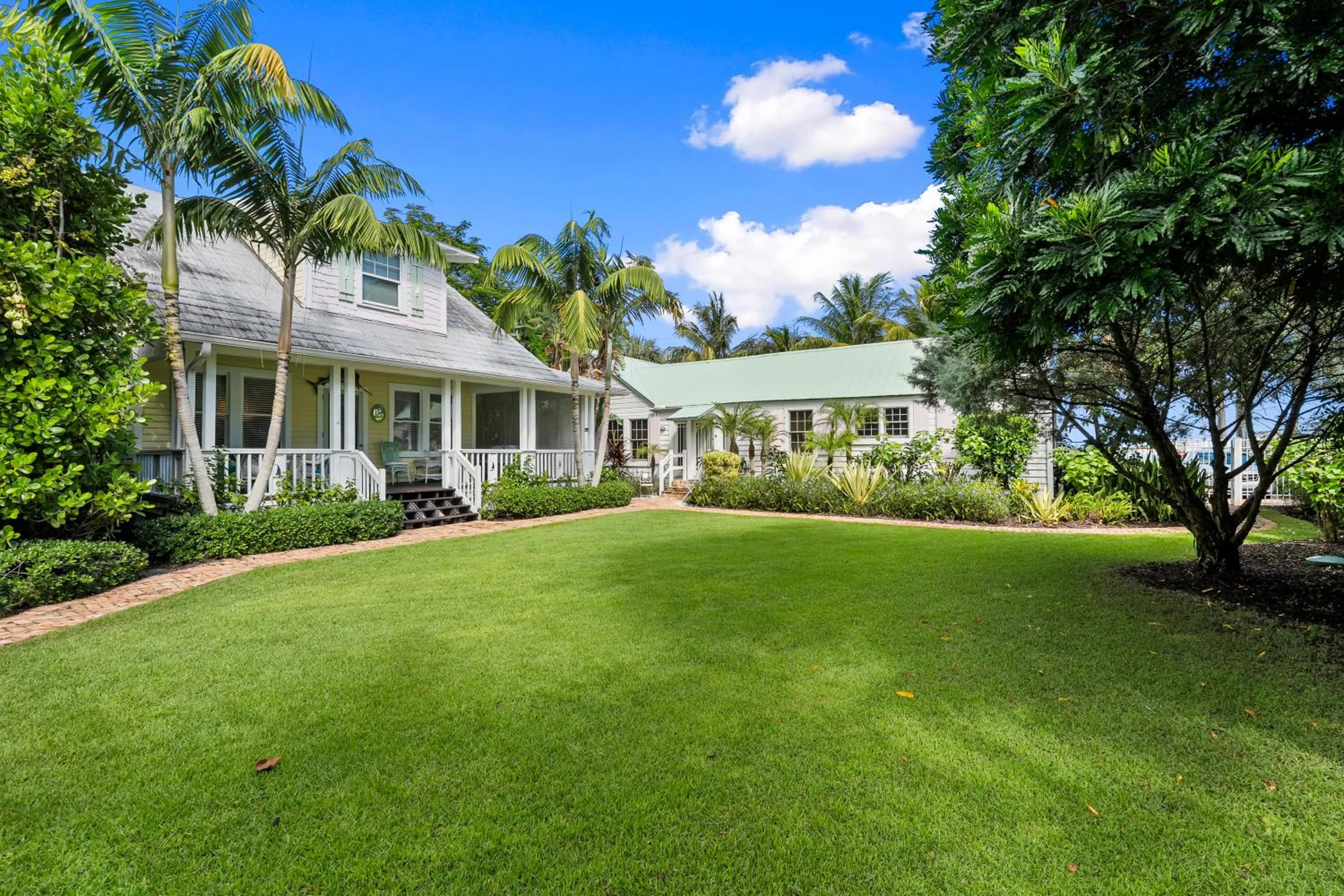 Property building in Old Colorado Inn