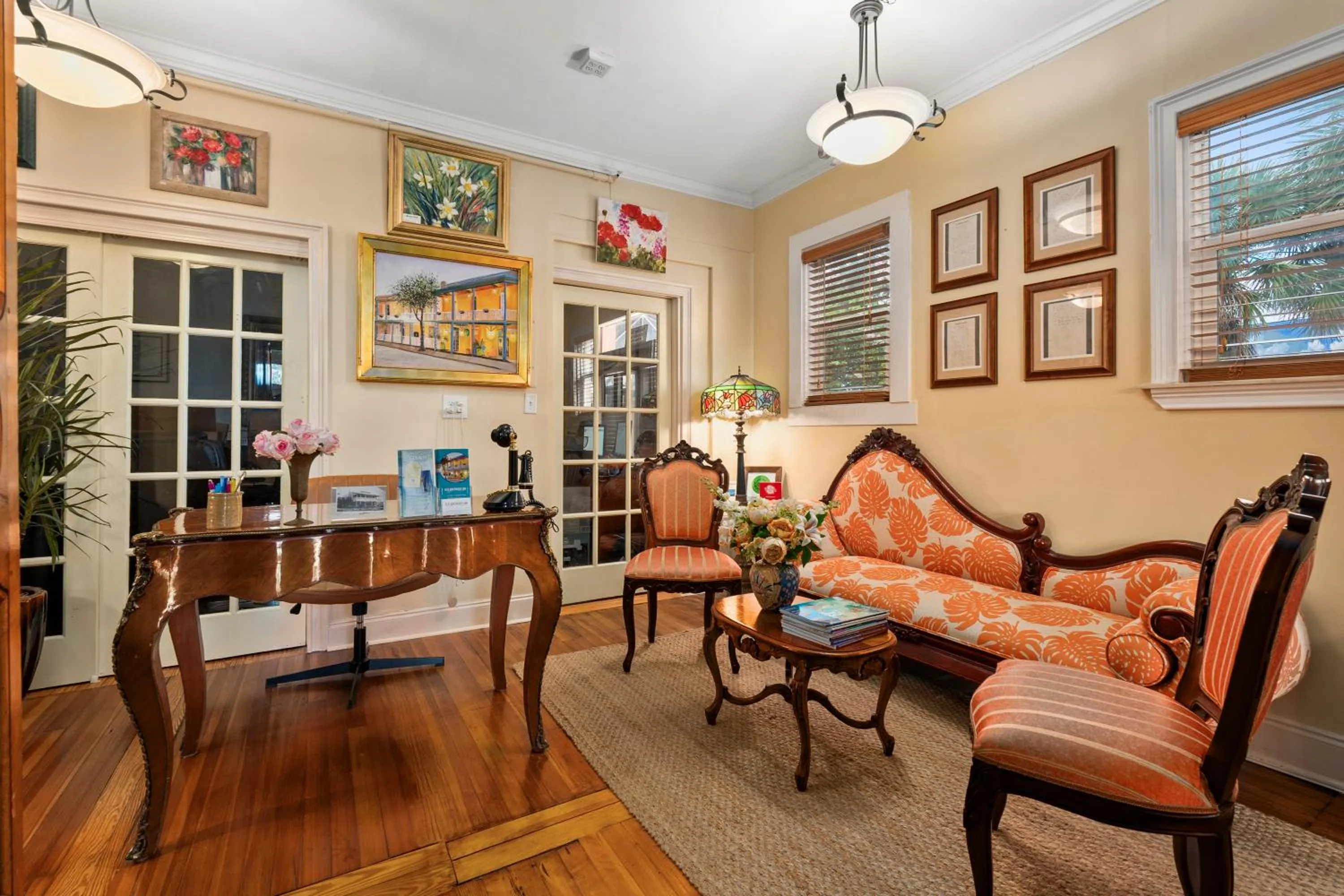 Property building in Old Colorado Inn