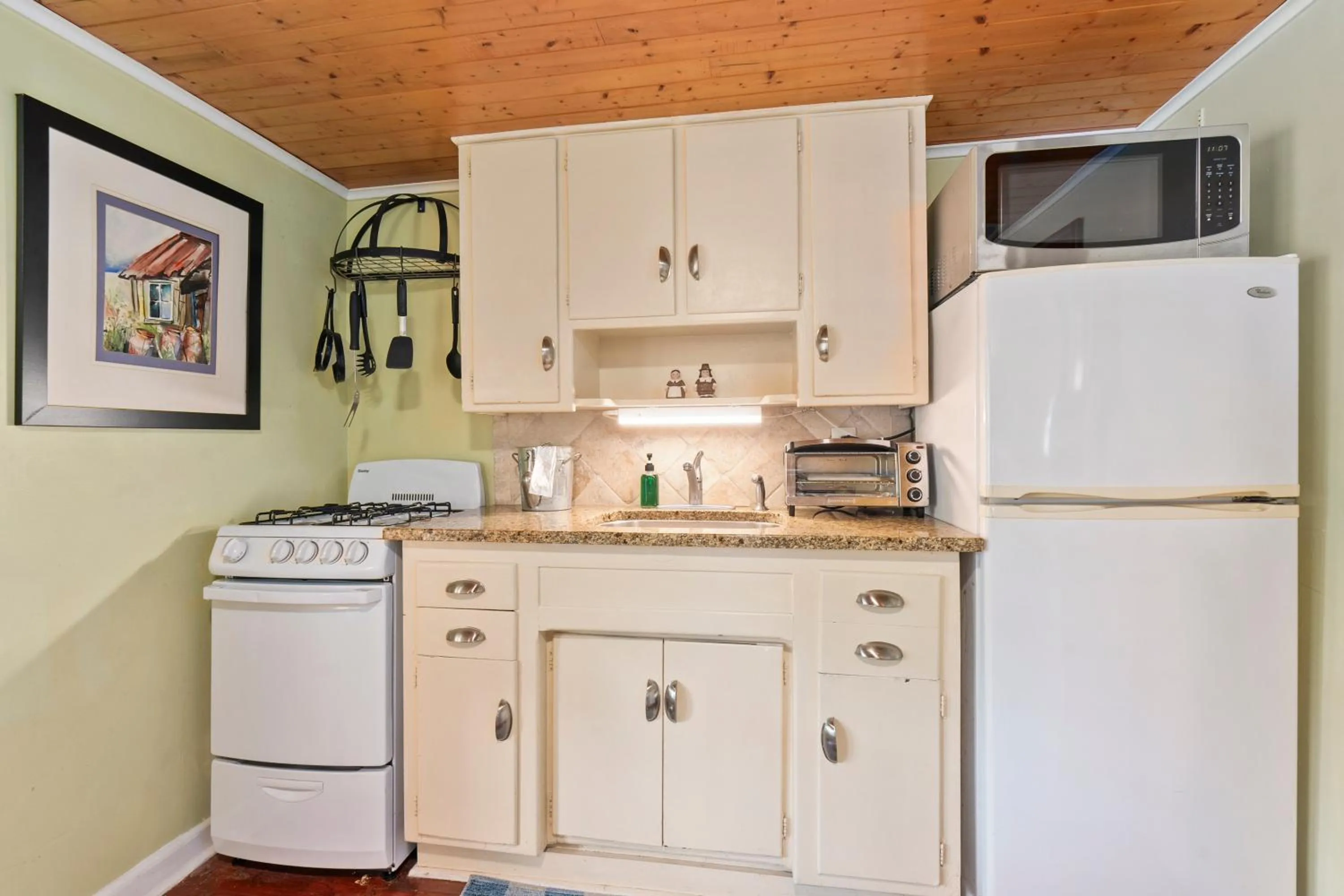 Kitchen or kitchenette in Old Colorado Inn