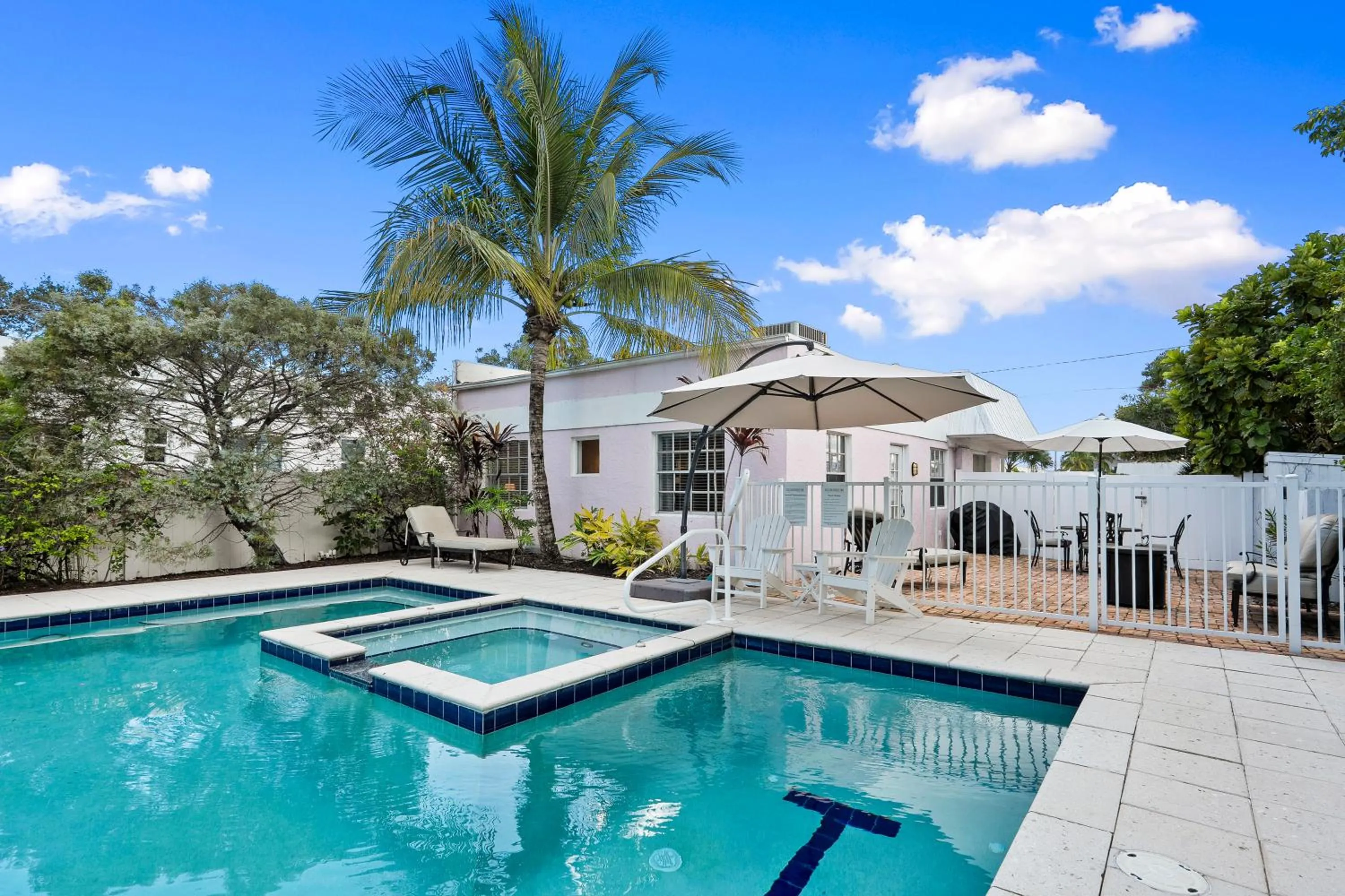 Property building in Old Colorado Inn