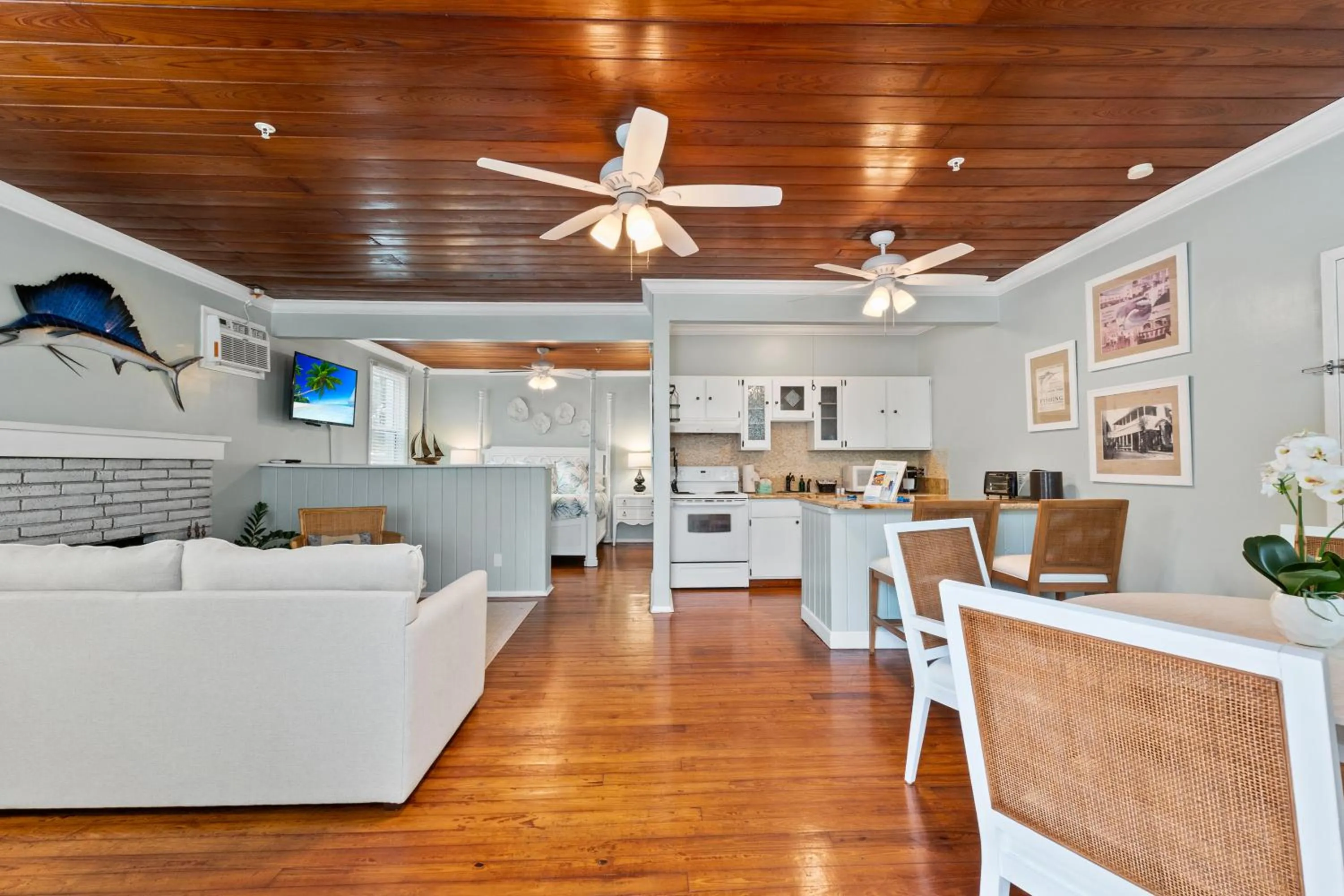 TV and multimedia in Old Colorado Inn