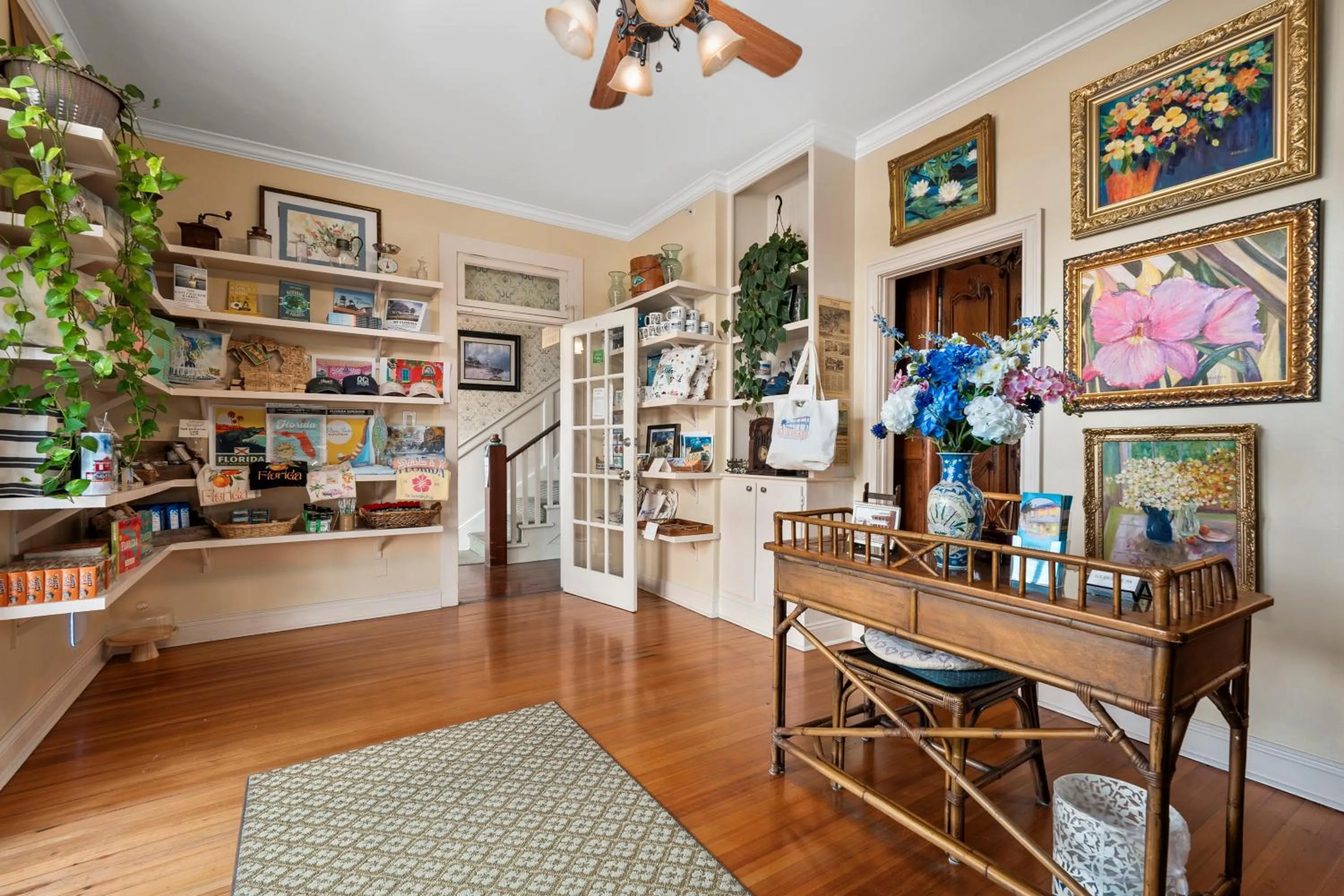 Property building in Old Colorado Inn