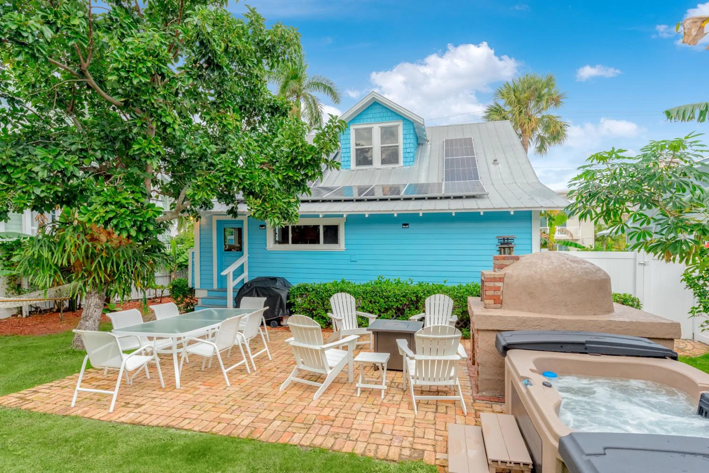 Property building in Old Colorado Inn