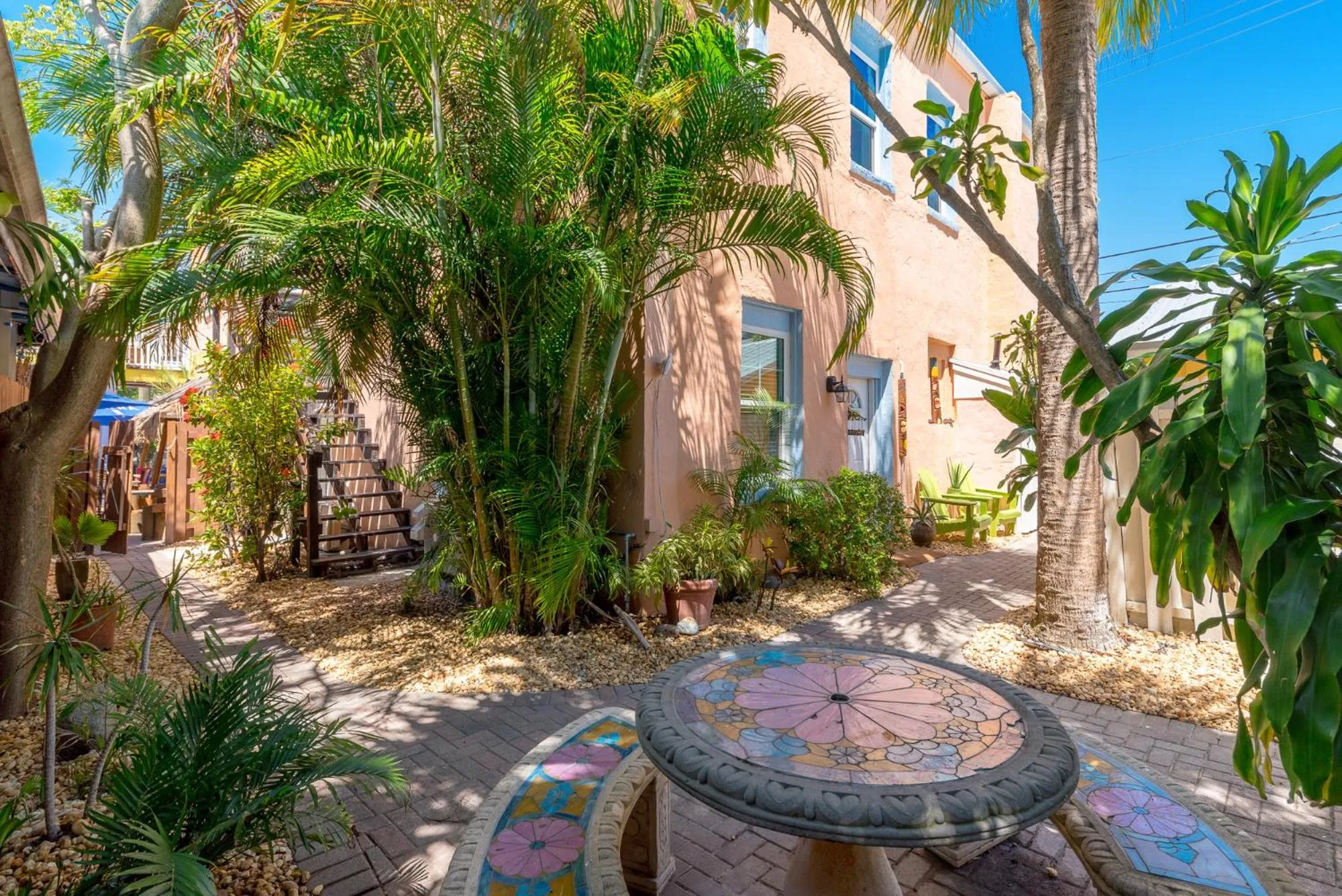 Property building in Old Colorado Inn