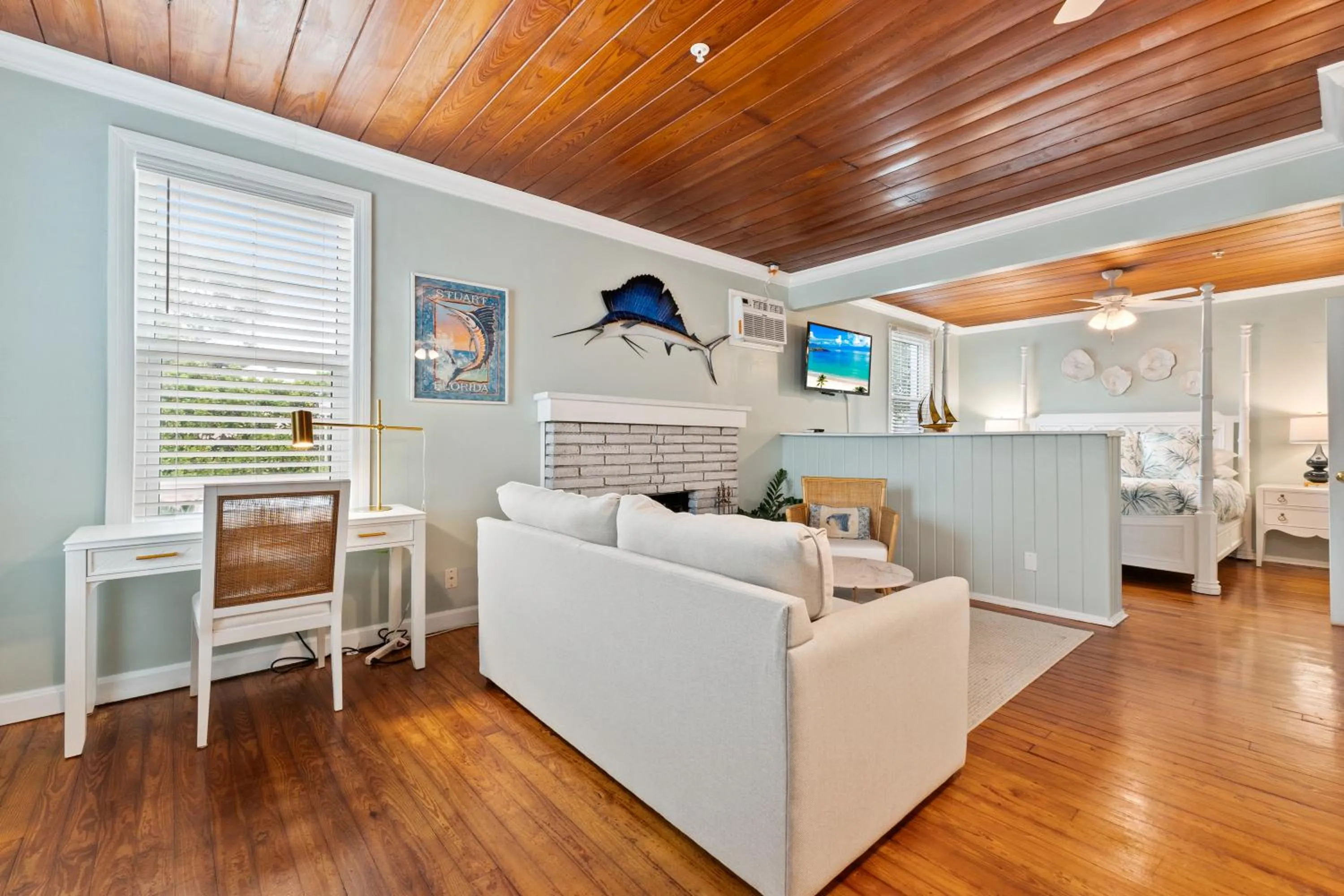 TV and multimedia in Old Colorado Inn