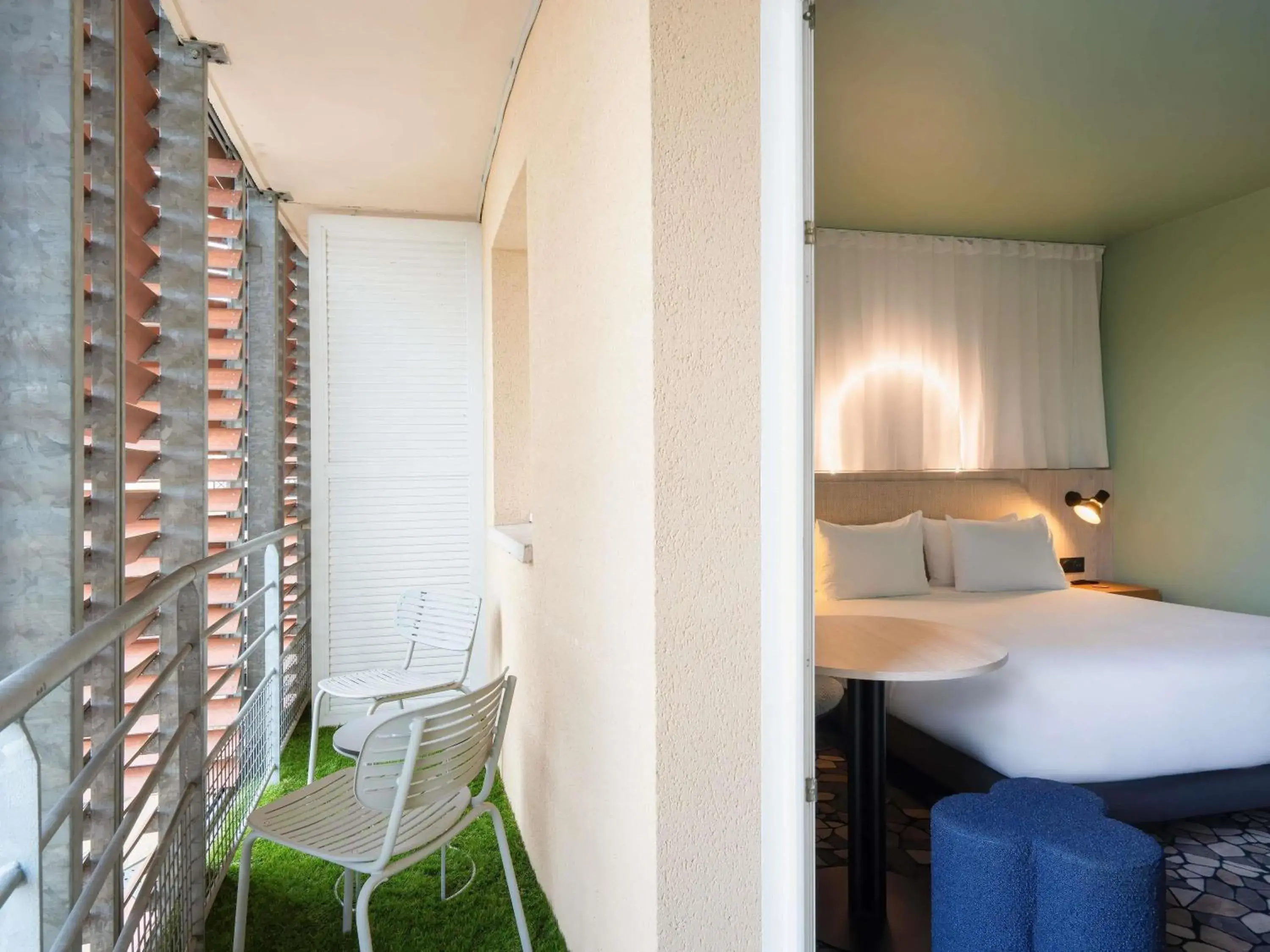 Bedroom, Bed in Mercure Libourne Saint Emilion Bedroom, Bed in Mercure Libourne Saint Emilion