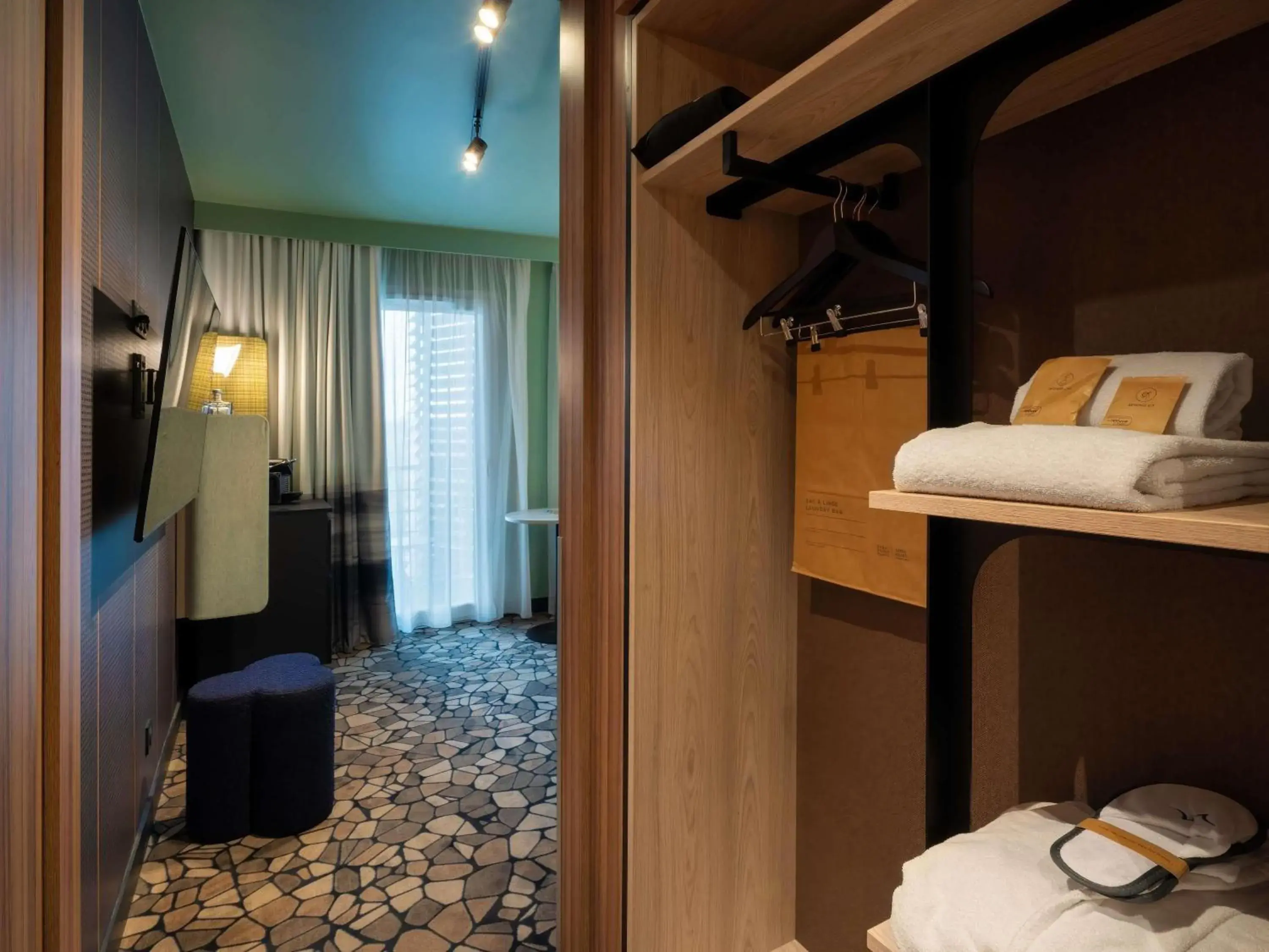 Bedroom, Bed in Mercure Libourne Saint Emilion Bedroom, Bed in Mercure Libourne Saint Emilion