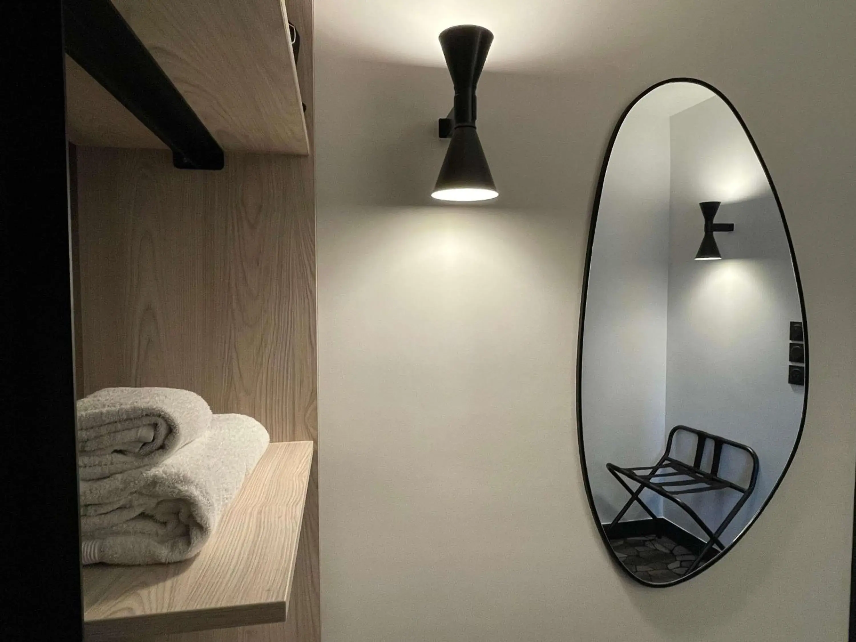 Bedroom, Bed in Mercure Libourne Saint Emilion Bedroom, Bed in Mercure Libourne Saint Emilion