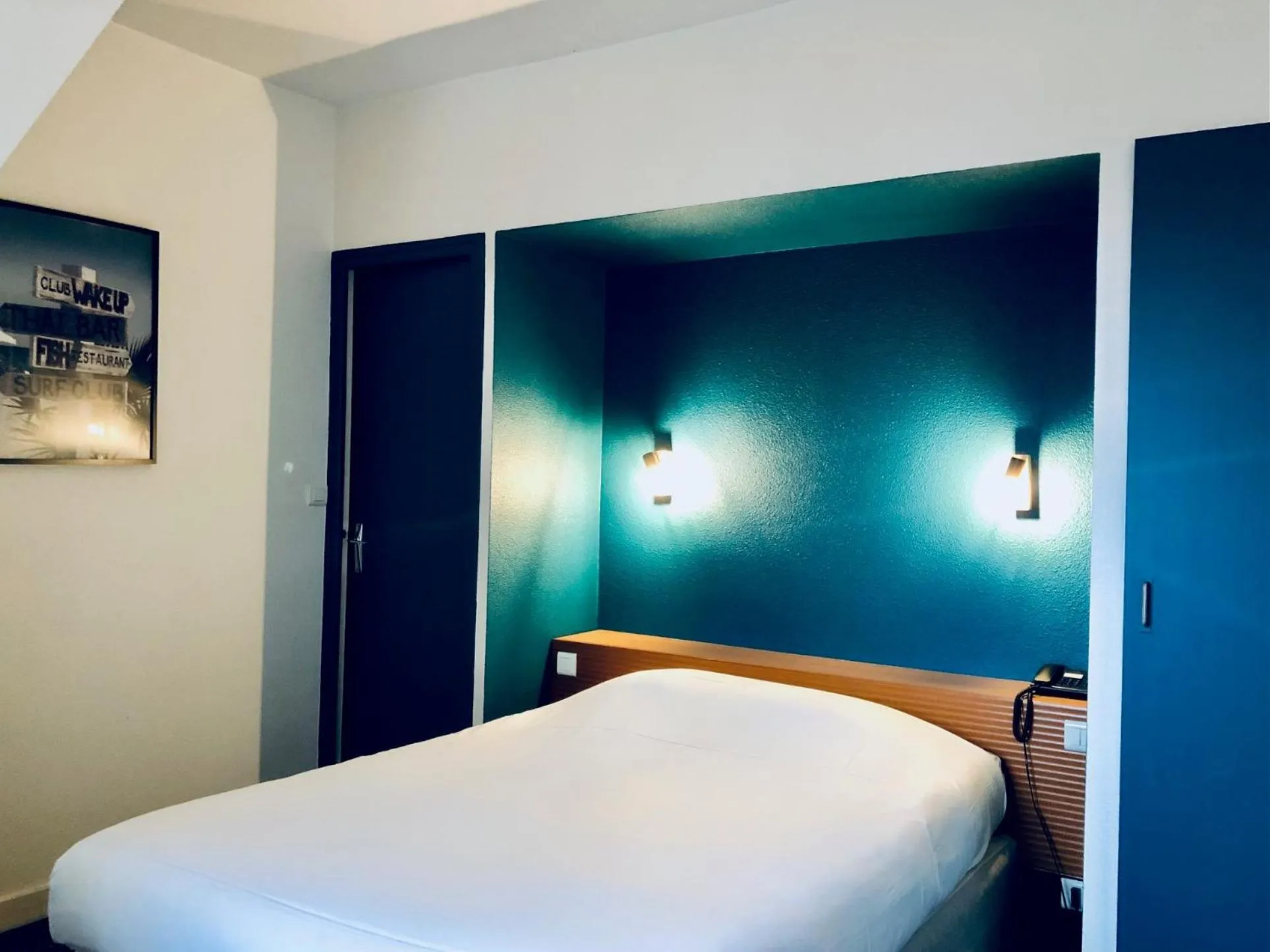 Bed in Hotel Le Progres