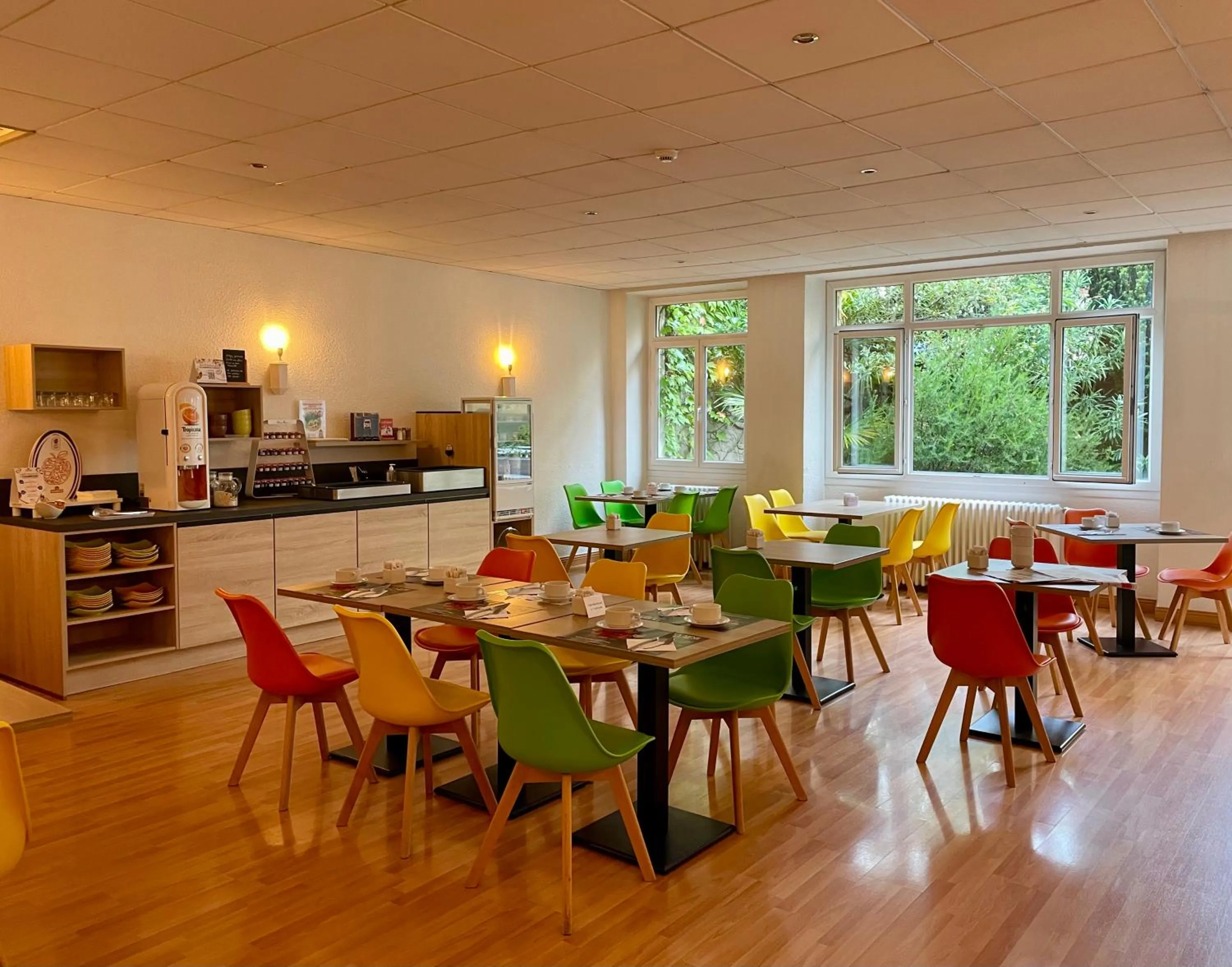 Buffet breakfast in Hotel Le Progres