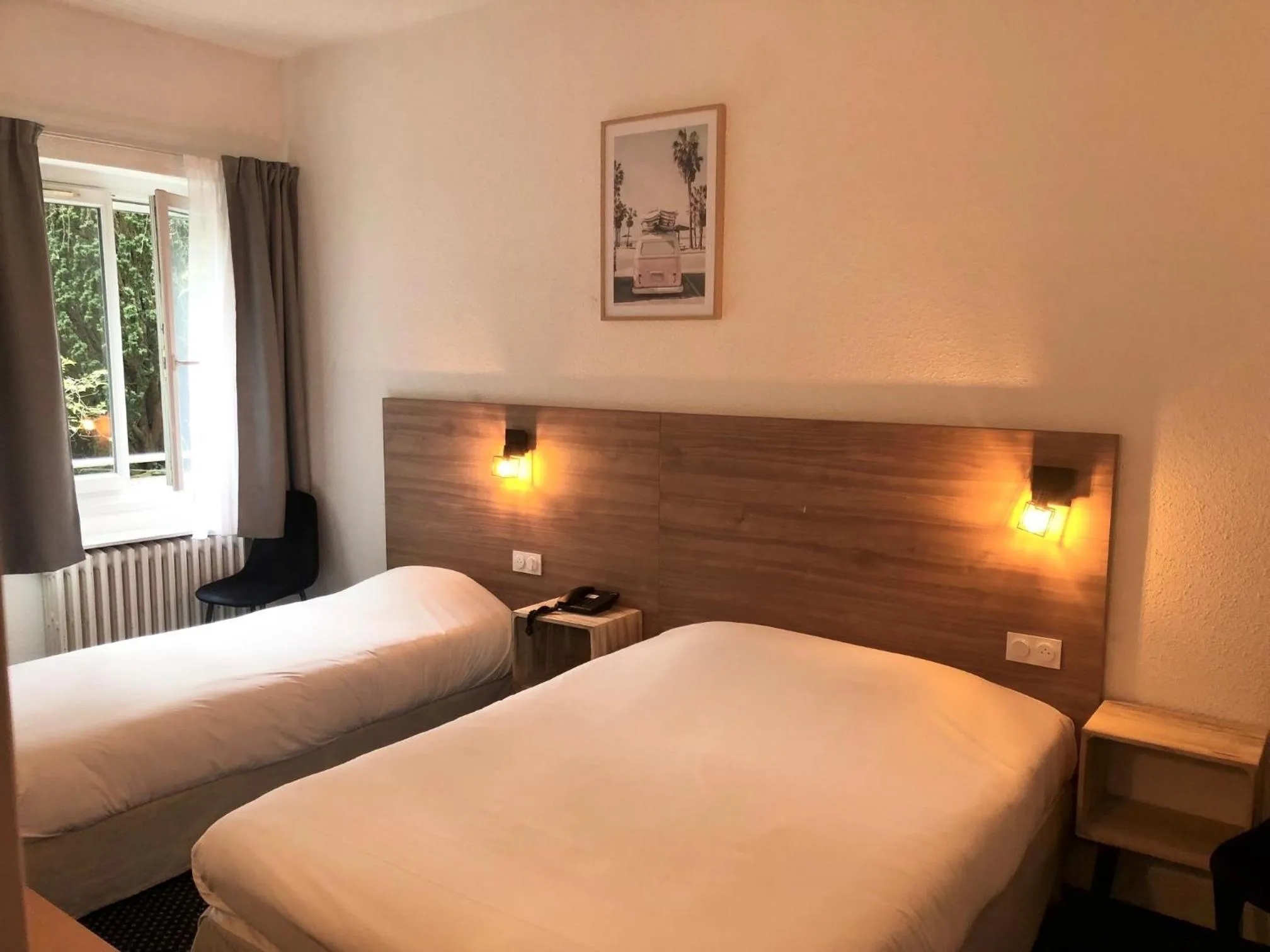 Bed in Hotel Le Progres