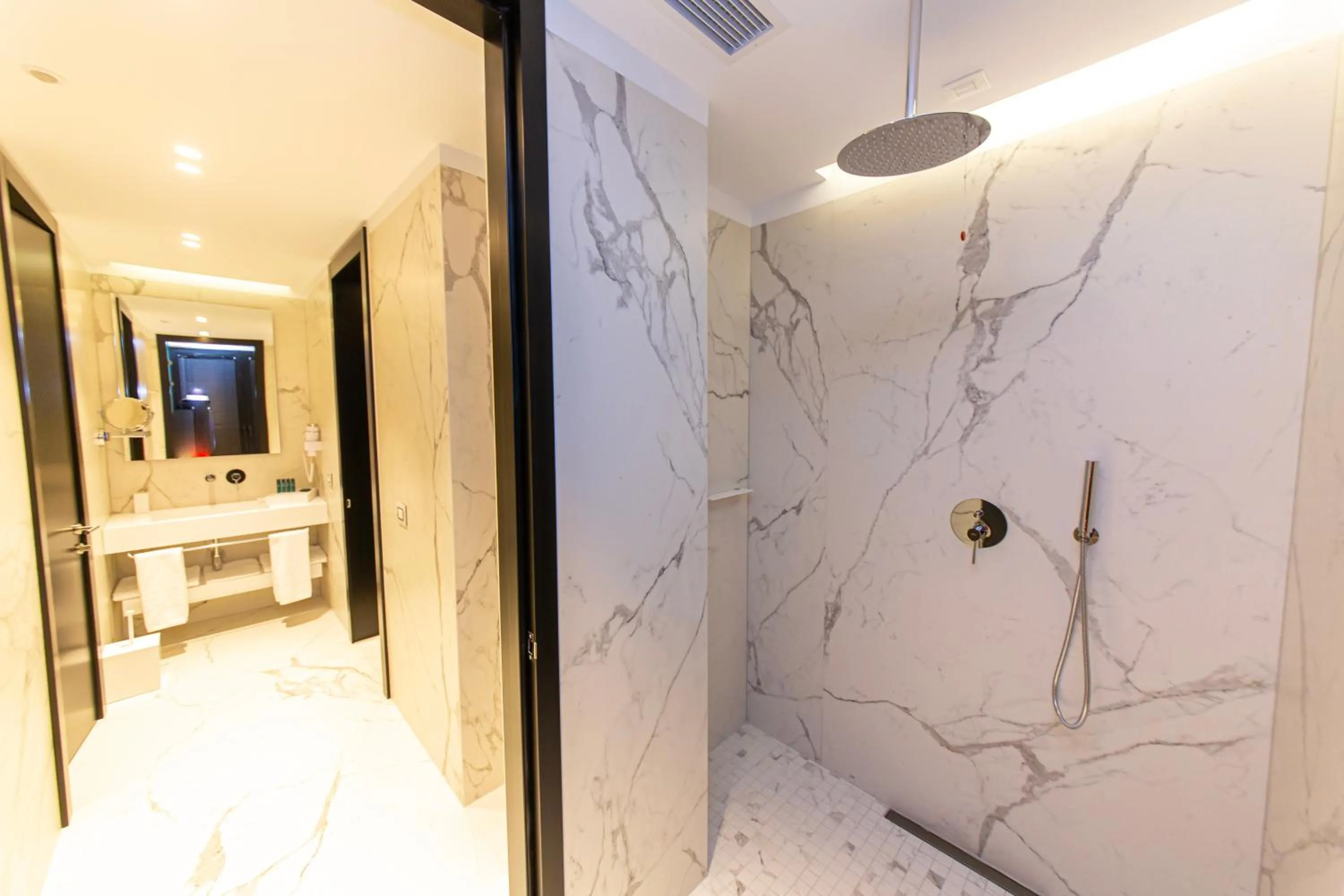 Bathroom in Hotel Unik