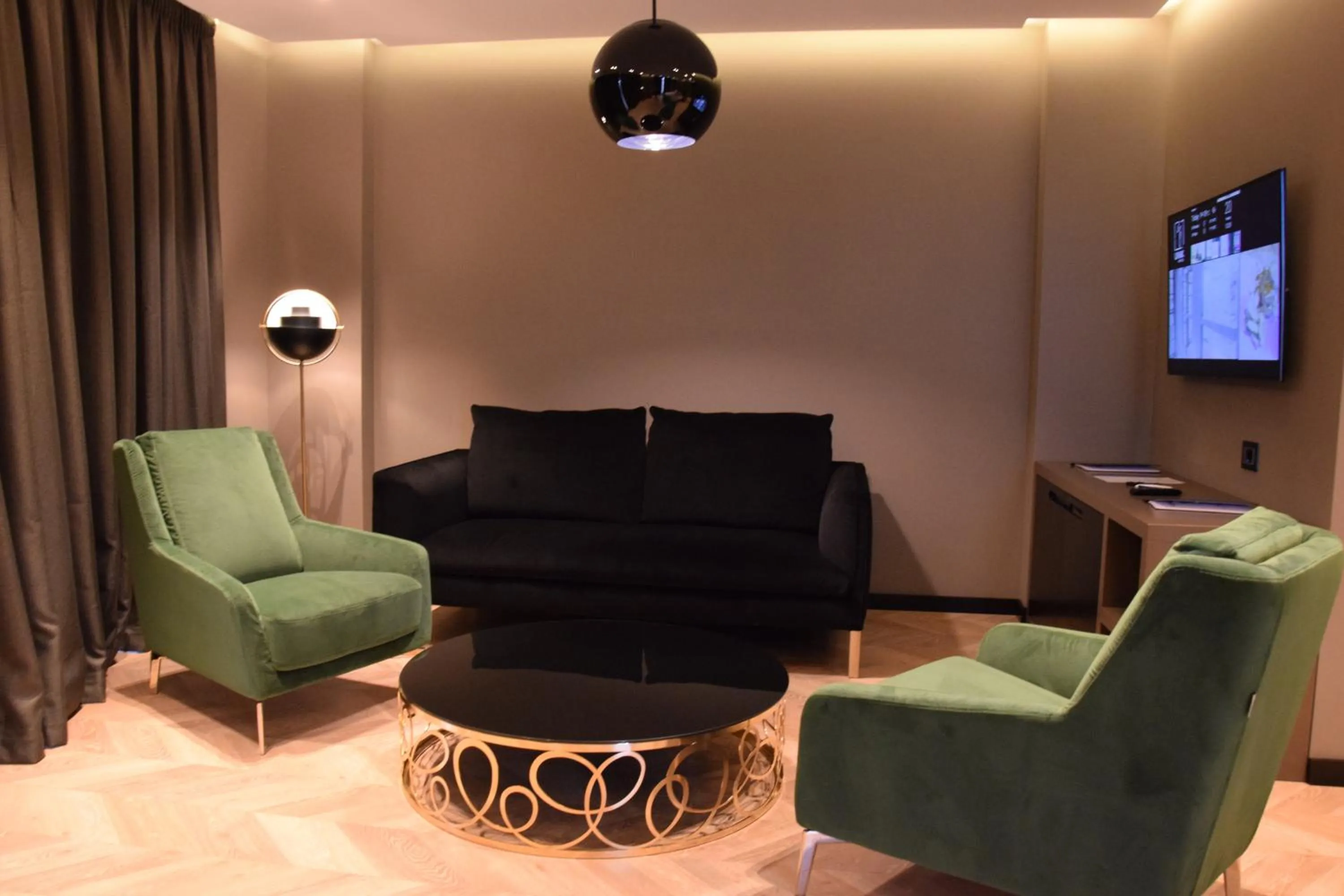 Communal lounge/ TV room in Hotel Unik