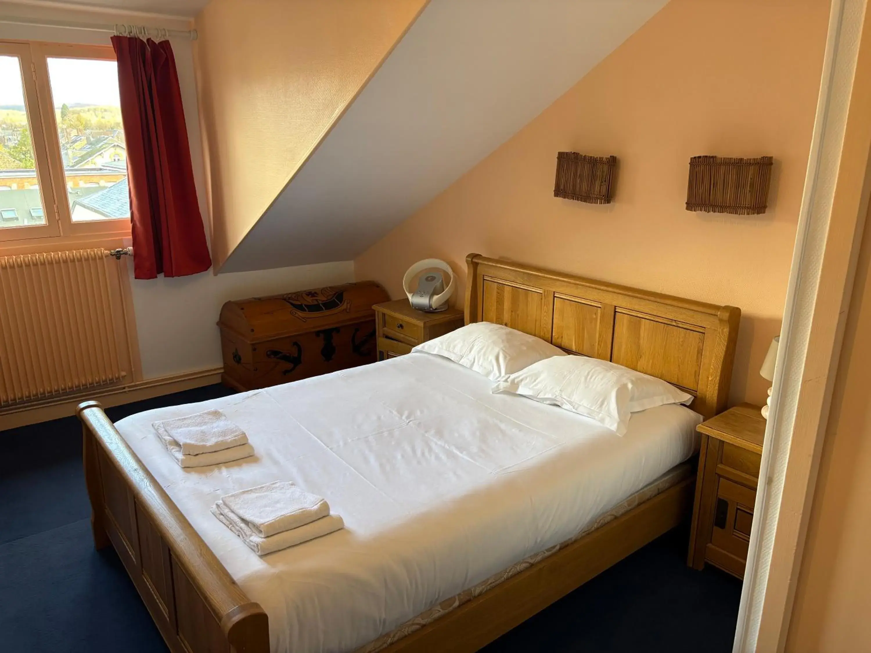 Standard Double Room - single occupancy in Hotel Couleurs Sud Centre-ville Gare Charleville-Mézières Standard Double Room - single occupancy in Hotel Couleurs Sud Centre-ville Gare Charleville-Mézières