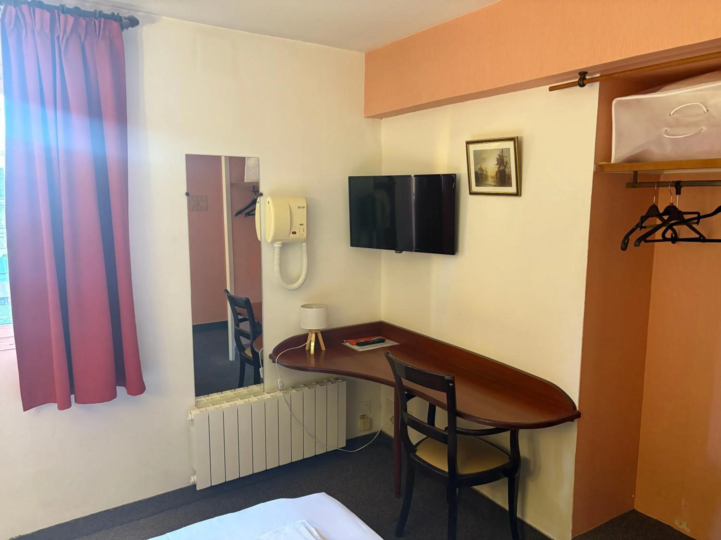 Hotel Couleurs Sud Centre-ville Gare Charleville-Mézières