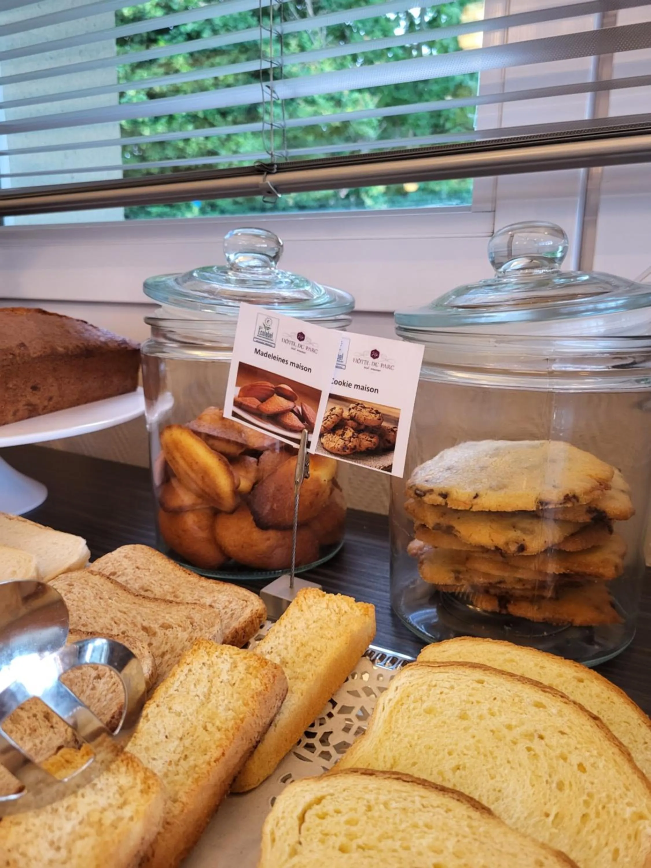 Breakfast in Hotel Restaurant Du Parc Saumur Logis Elégance