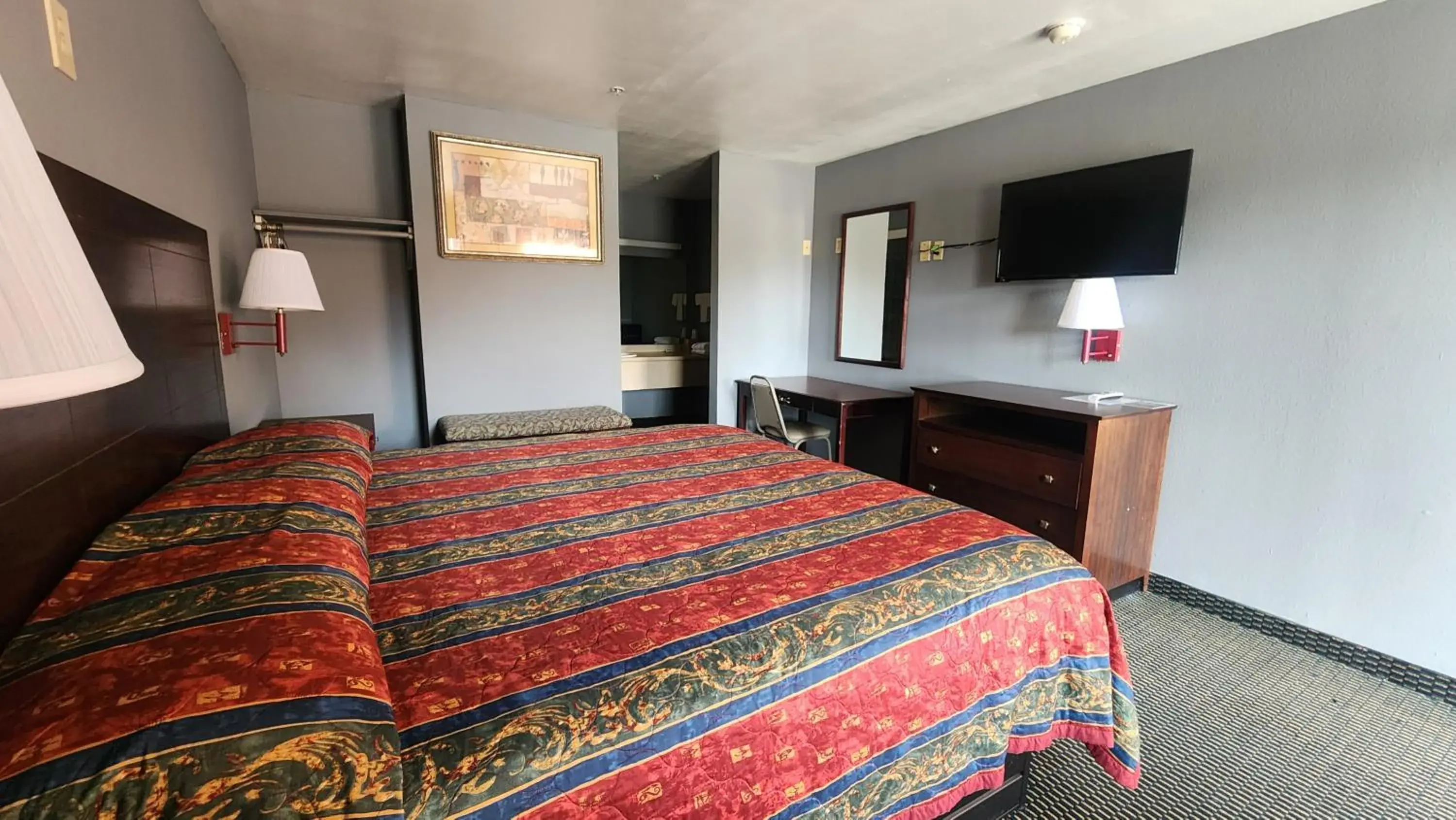 King Bed Non-Smoking in Benbrook Inn & Suites King Bed Non-Smoking in Benbrook Inn & Suites