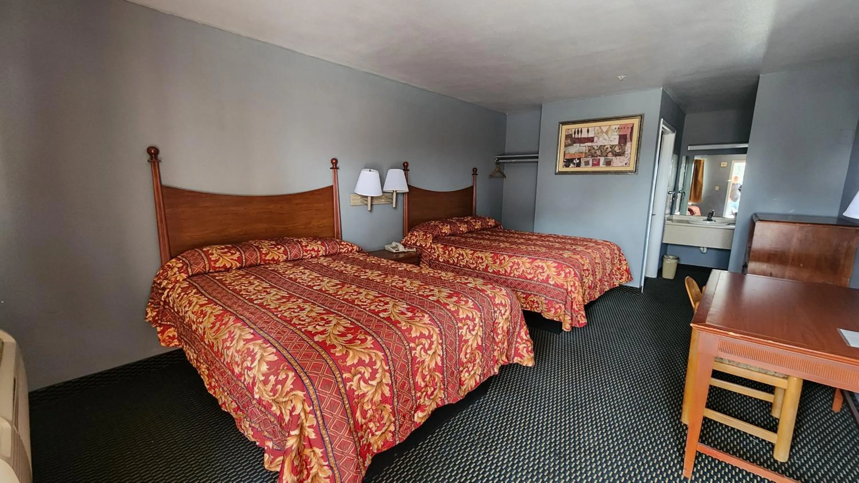 Bedroom, Bed in Benbrook Inn & Suites