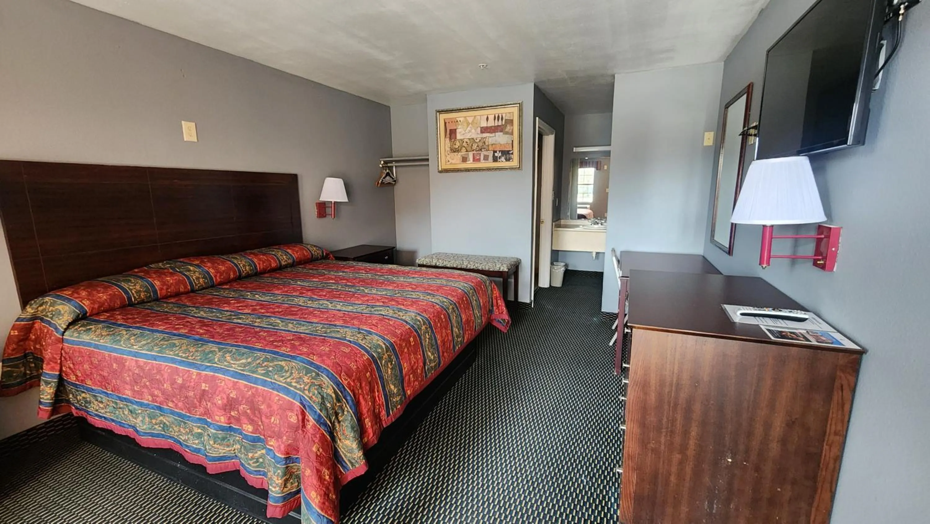 Bedroom, Bed in Benbrook Inn & Suites