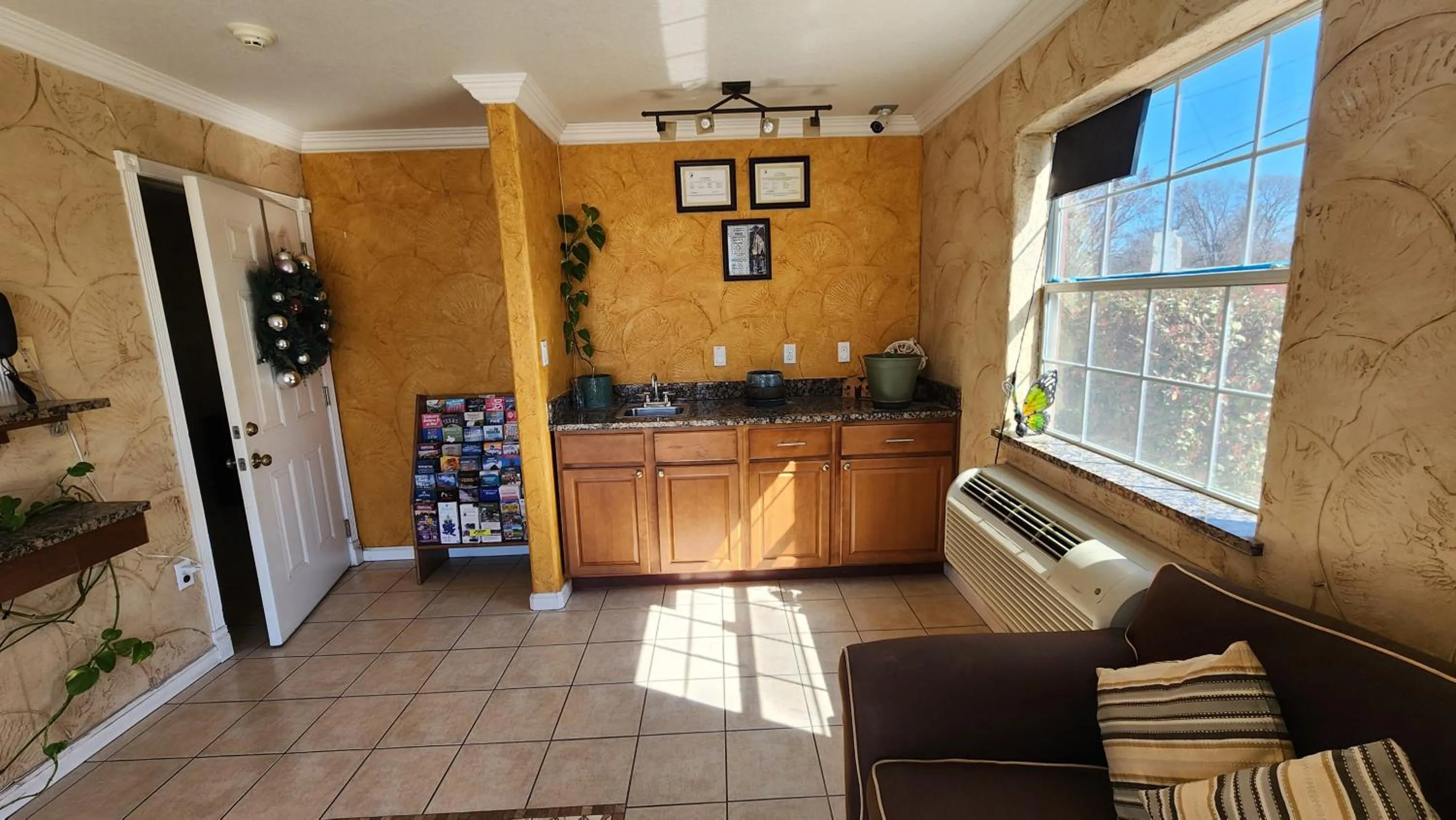 Lobby or reception in Benbrook Inn & Suites