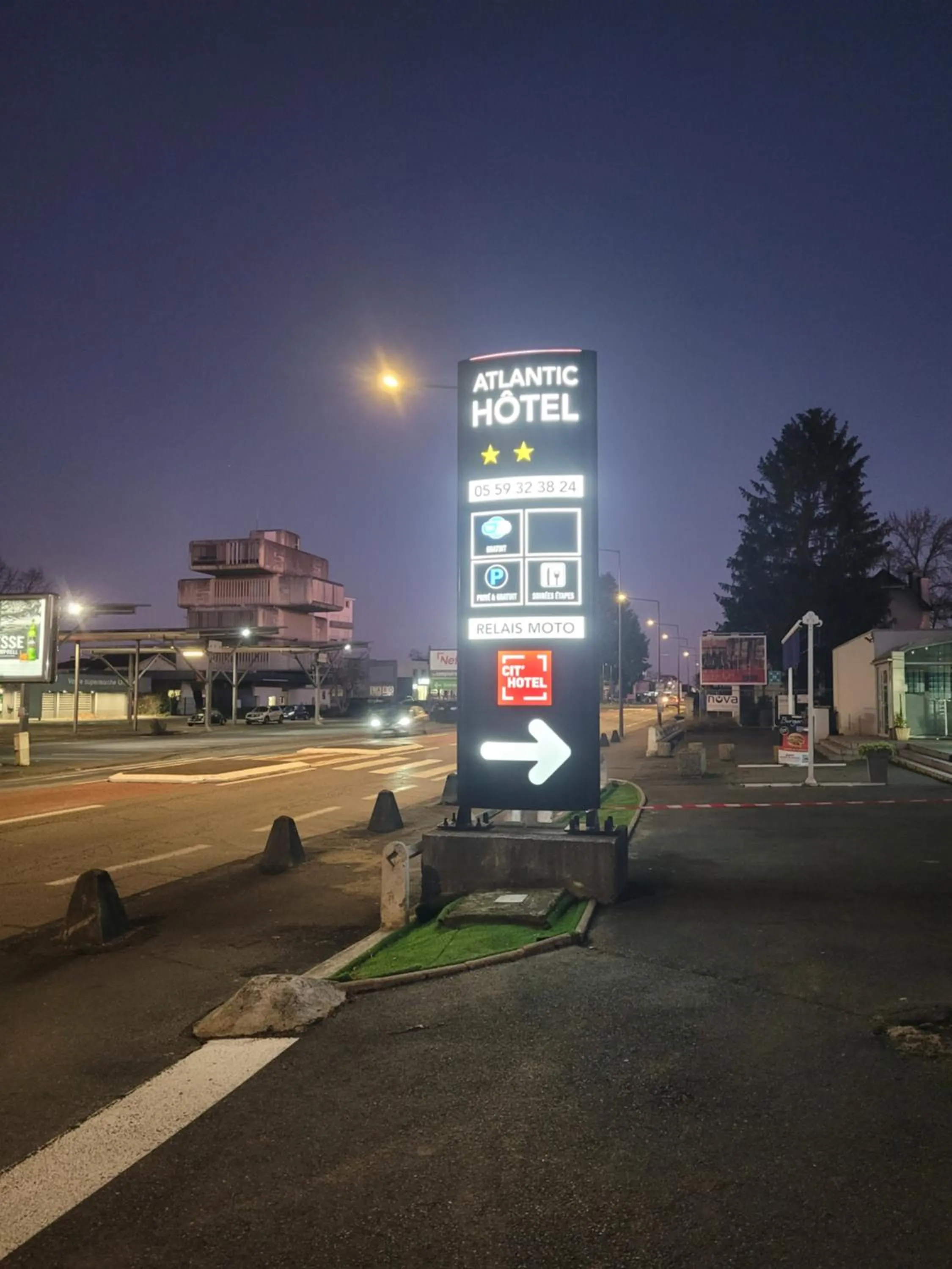 Property building in Atlantic Hôtel