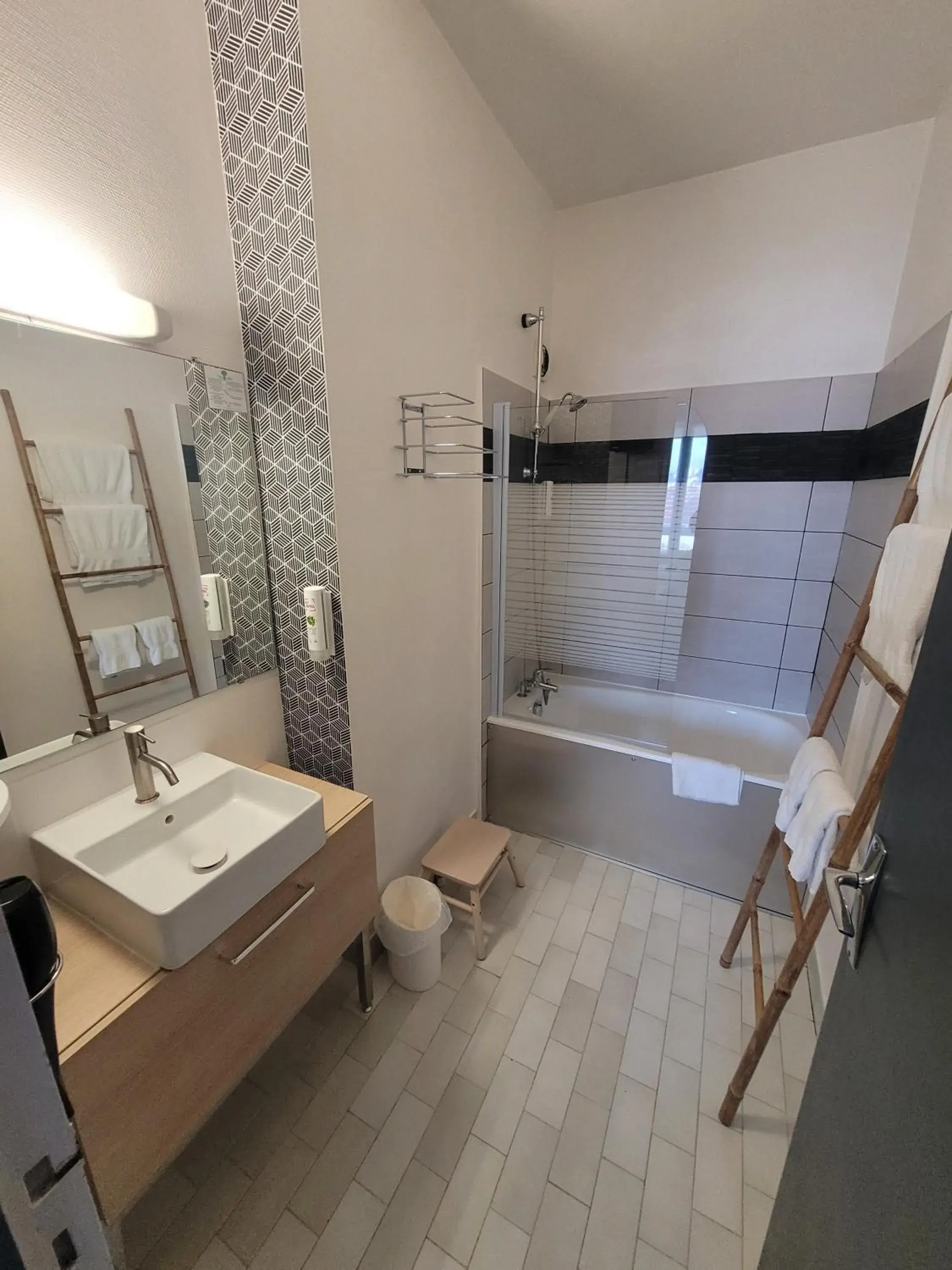 Twin Room in Atlantic Hôtel Twin Room in Atlantic Hôtel