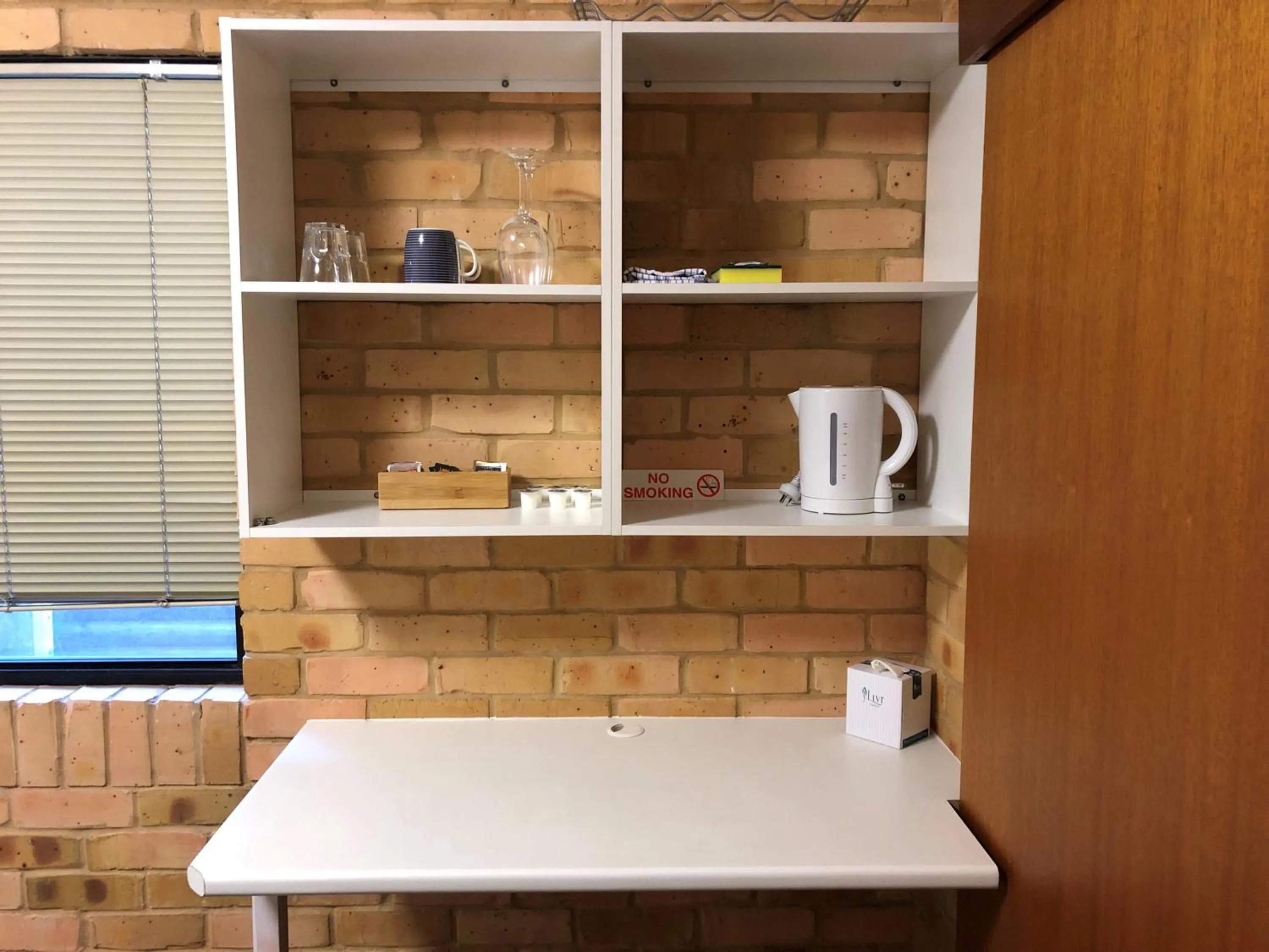 Coffee/tea facilities in Hanbury Lodge