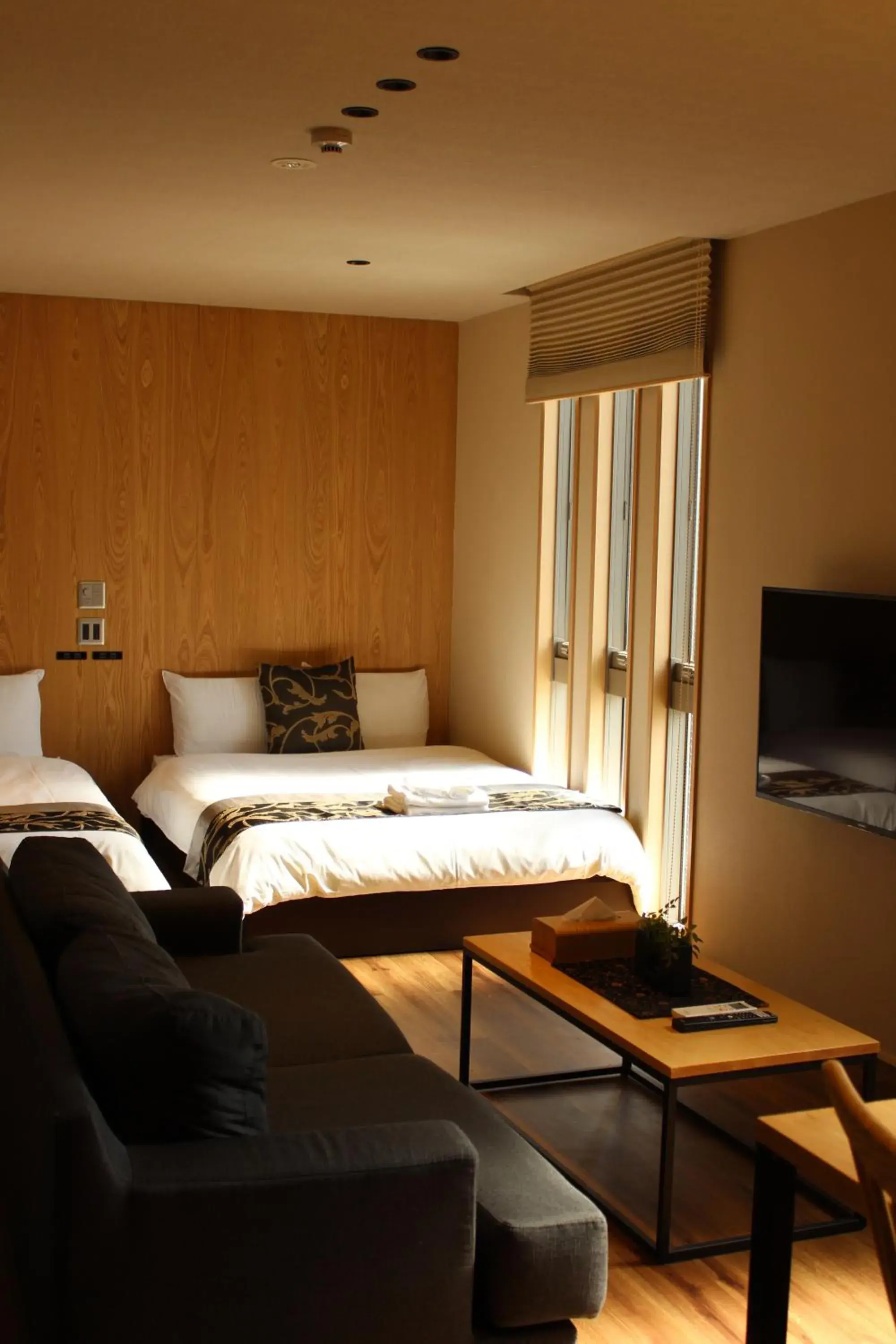 Photo of the whole room, Bed in GRAND BASE Iolani Photo of the whole room, Bed in GRAND BASE Iolani