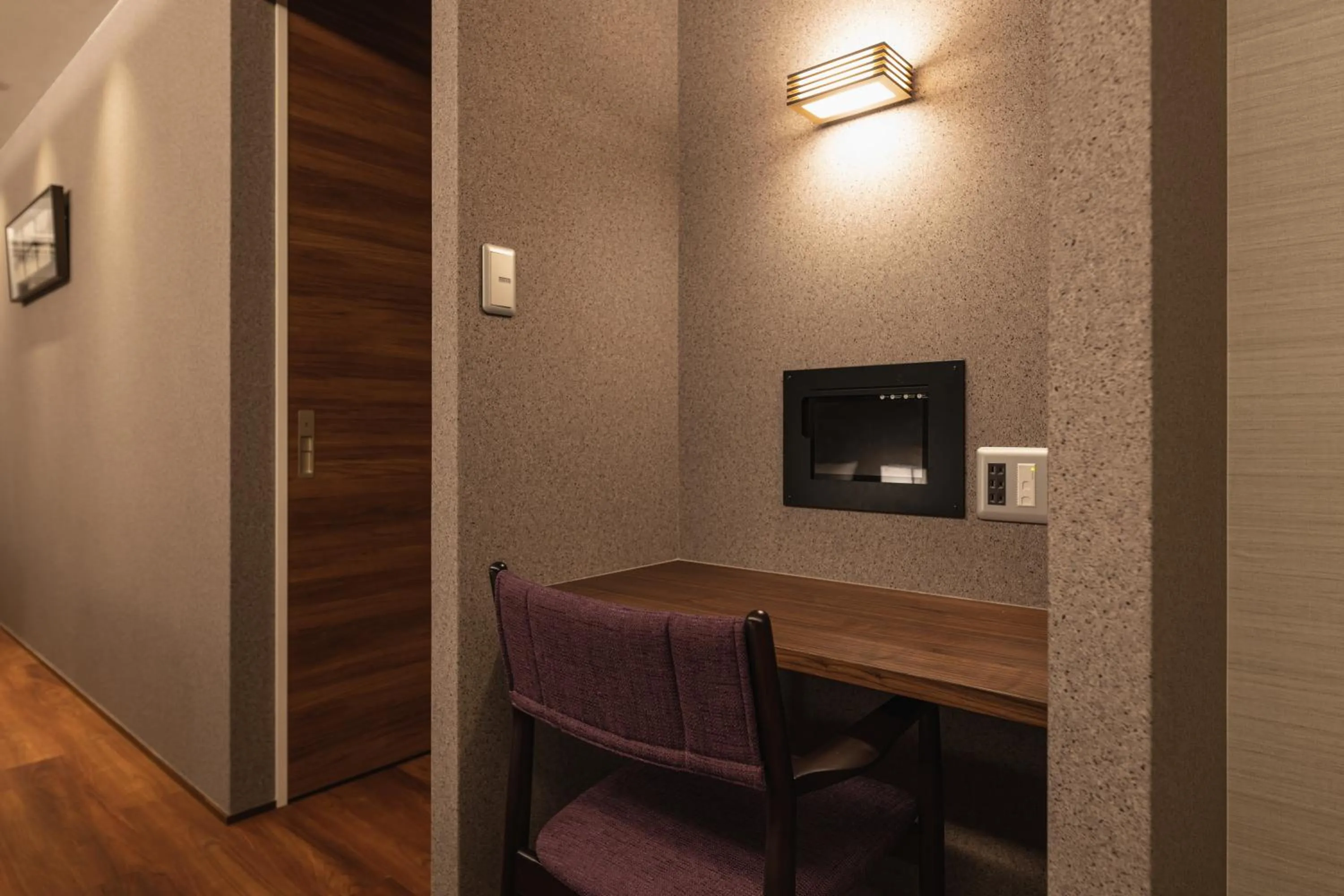 Seating area in GRAND BASE Iolani